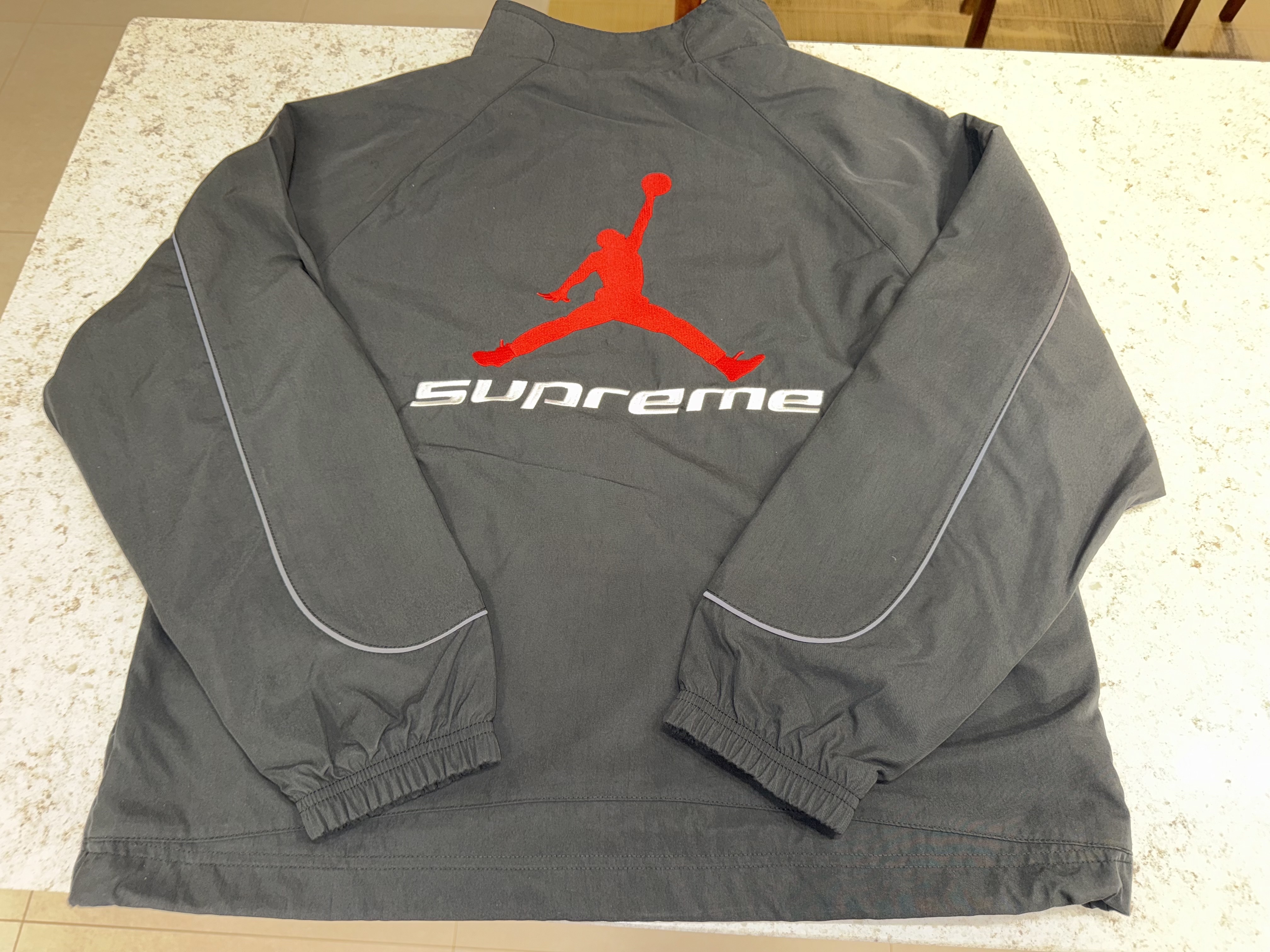 Supreme x Jordan Track Jacket Black - 26SS 착용 스타일 - 4