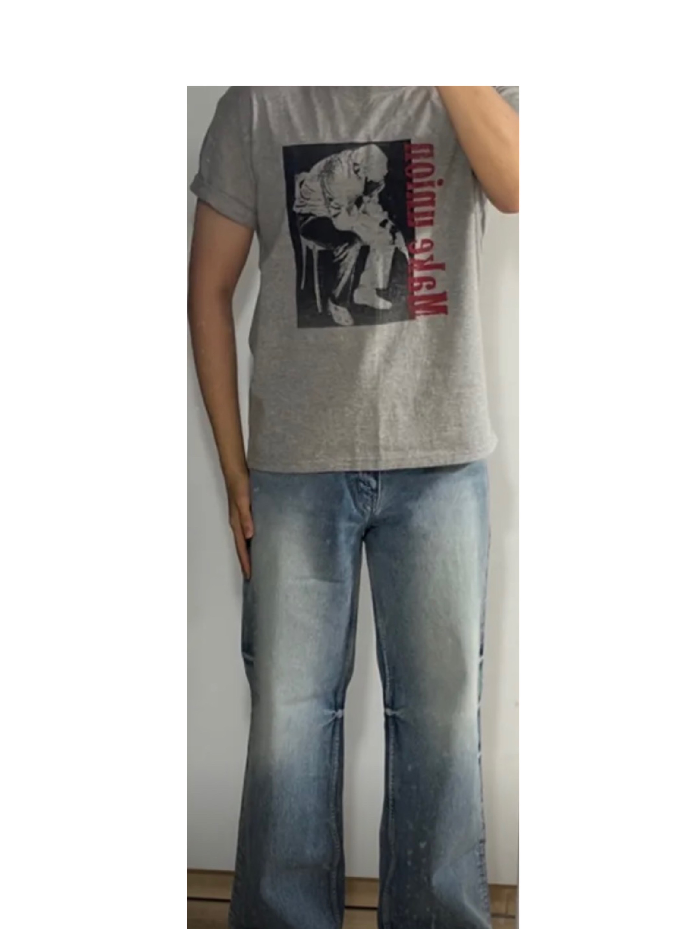 AMOU Trouble Half T-Shirts Gray 착용 스타일