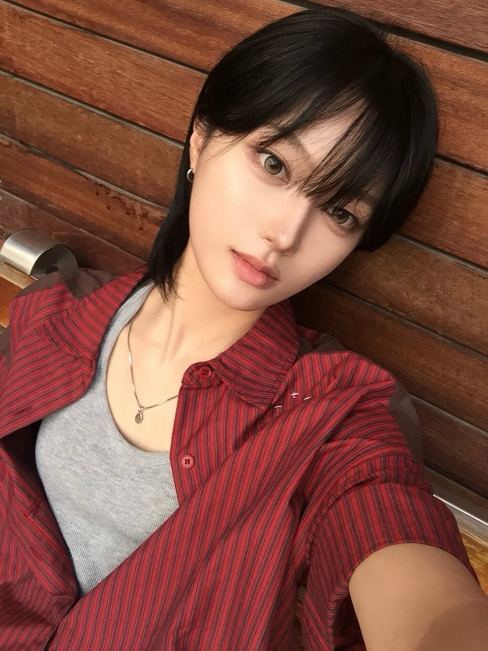 MAINBOOTH Patchwork Roll-up Shirt Red 착용 스타일 - 7