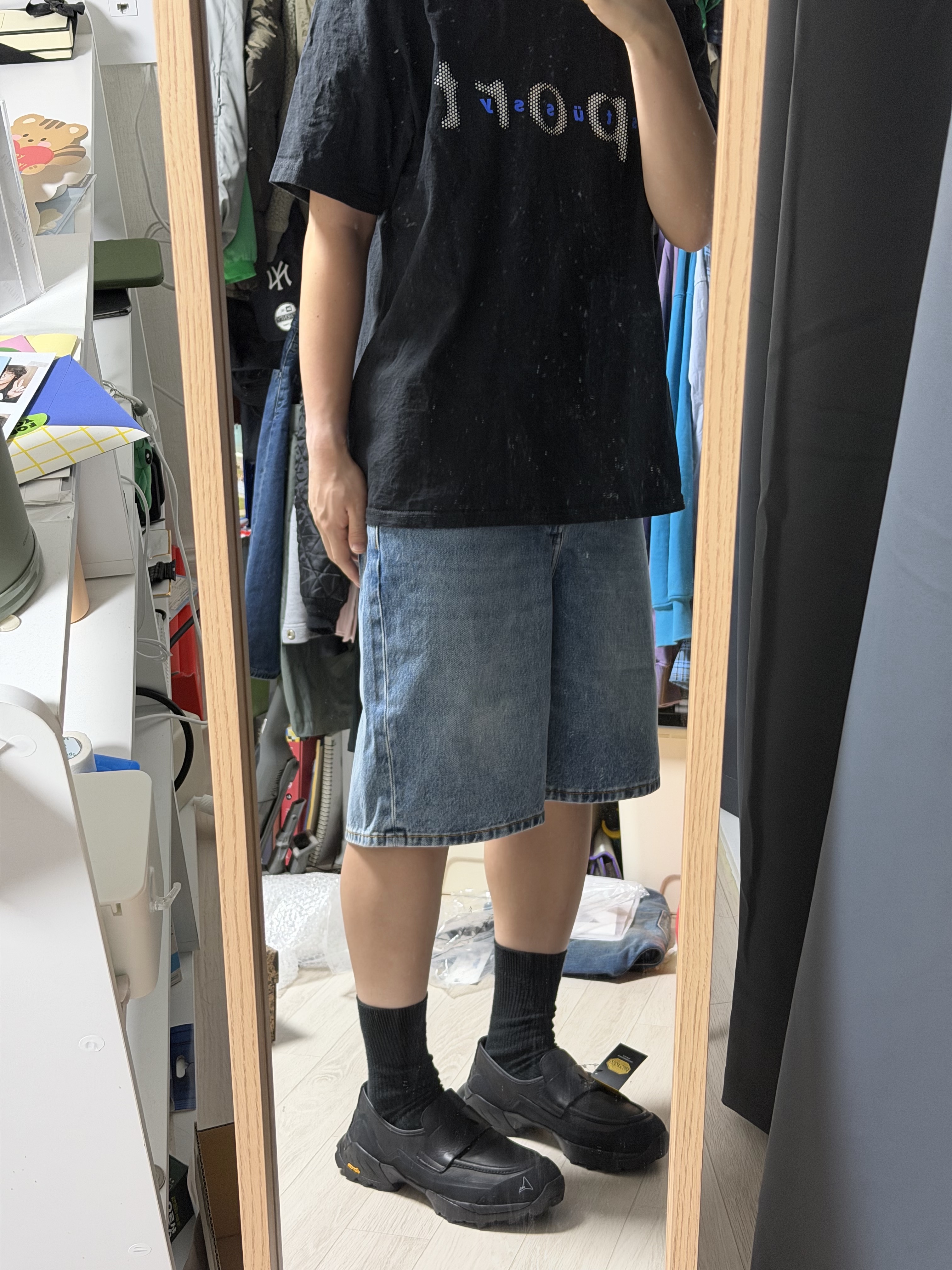 Stussy Denim Big OL' Shorts Indigo Stone Wash, ROA Loafer Black - 25FW 착용 스타일