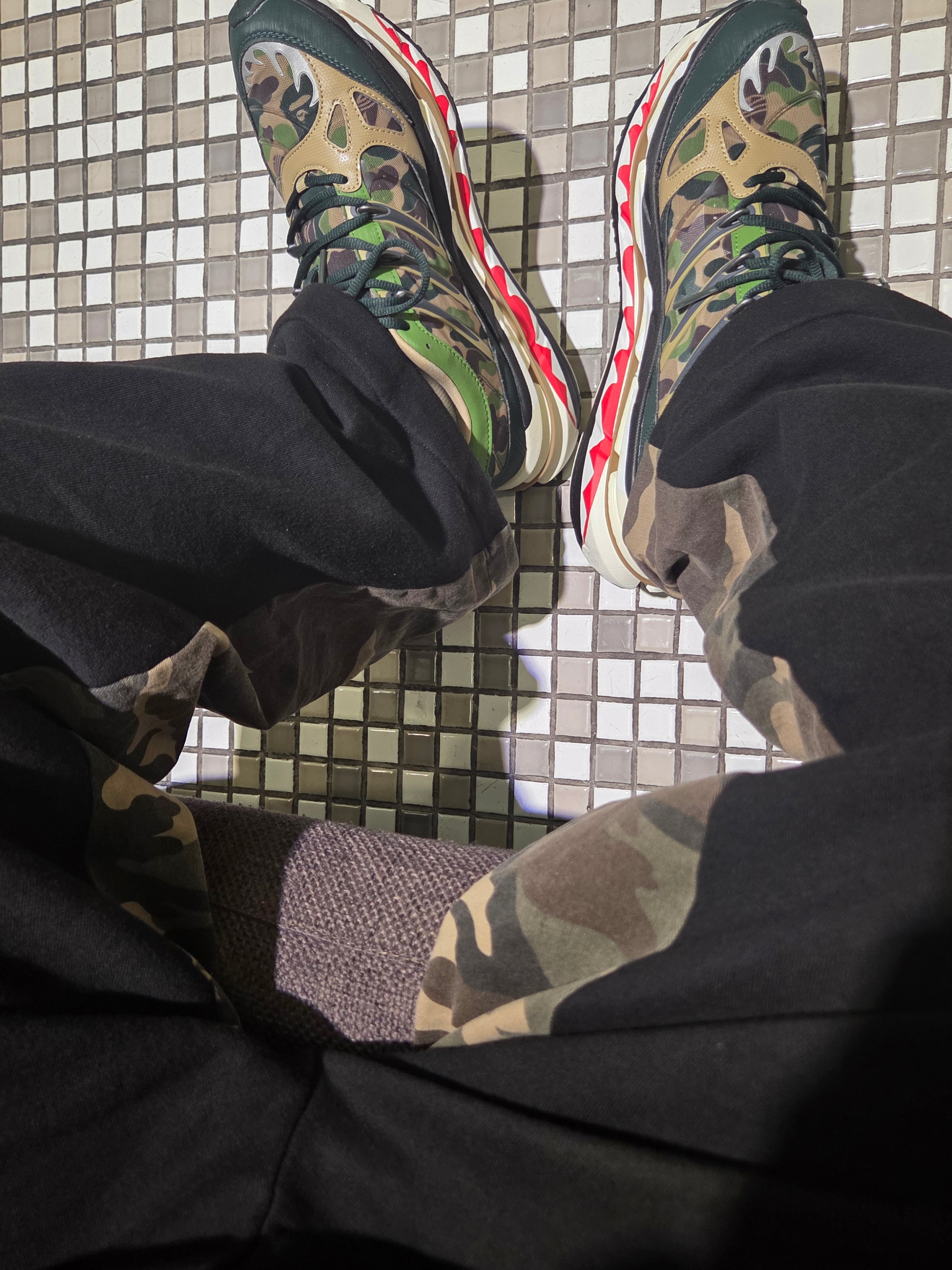 Adidas x BAPE Adistar Hrmy Hemp Iron Metallic 착용 스타일 - 4