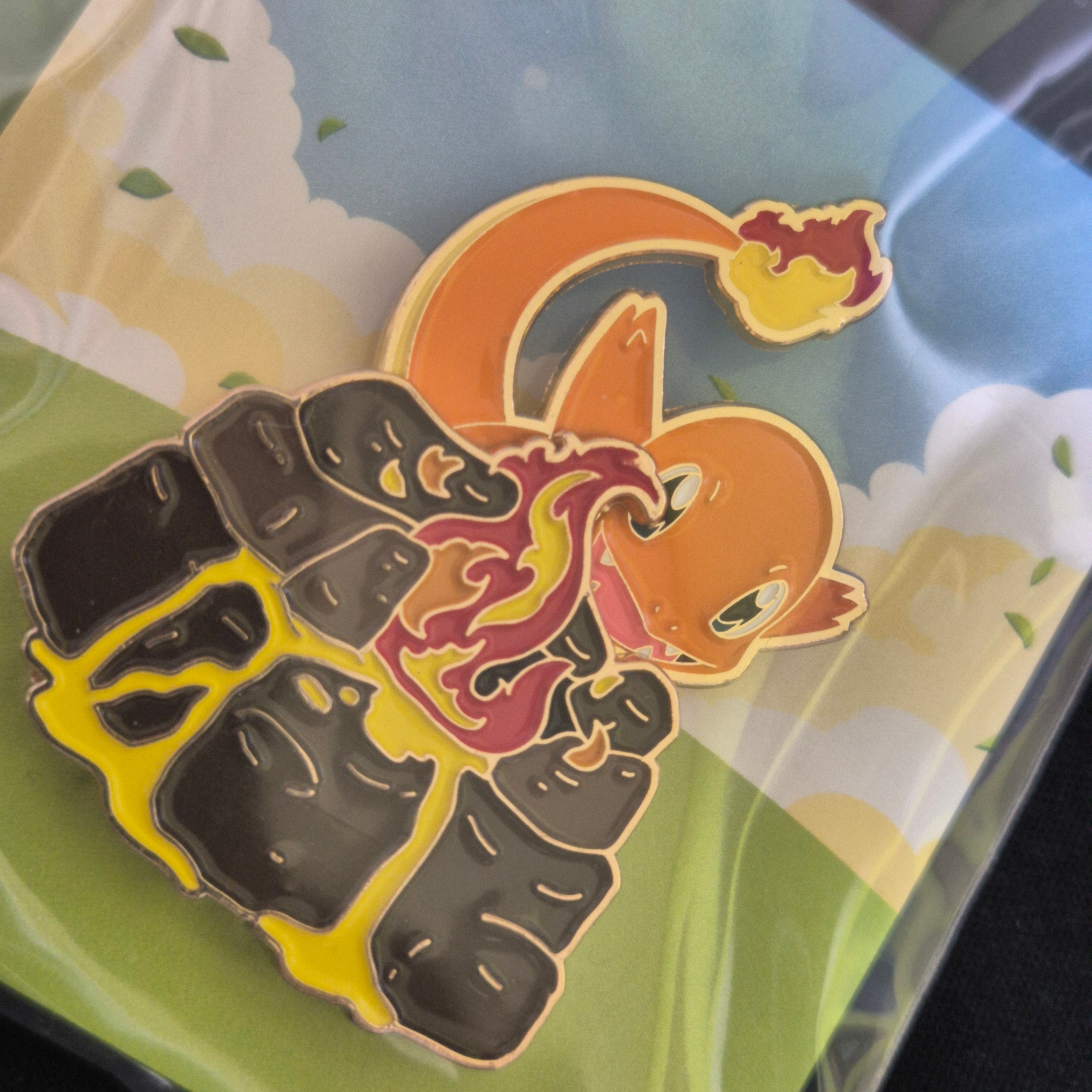 Pokemon x Isaac Toast Metal Badge Charmander (Opened) 착용 스타일