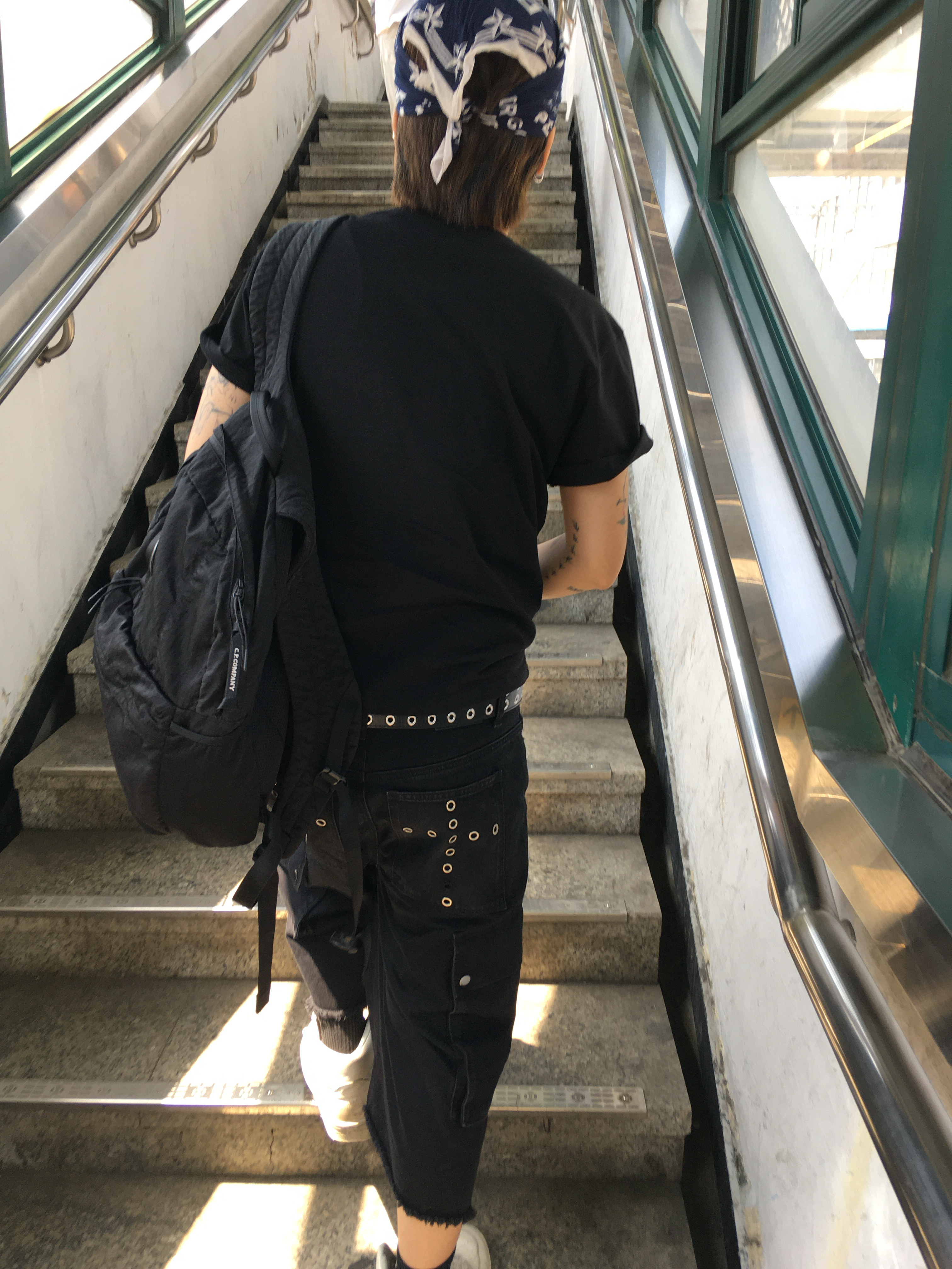 C.P. Company Nylon B Lens Backpack Black - 25FW, Adidas Rivalry High Consortium Chalk White 착용 스타일 - 2