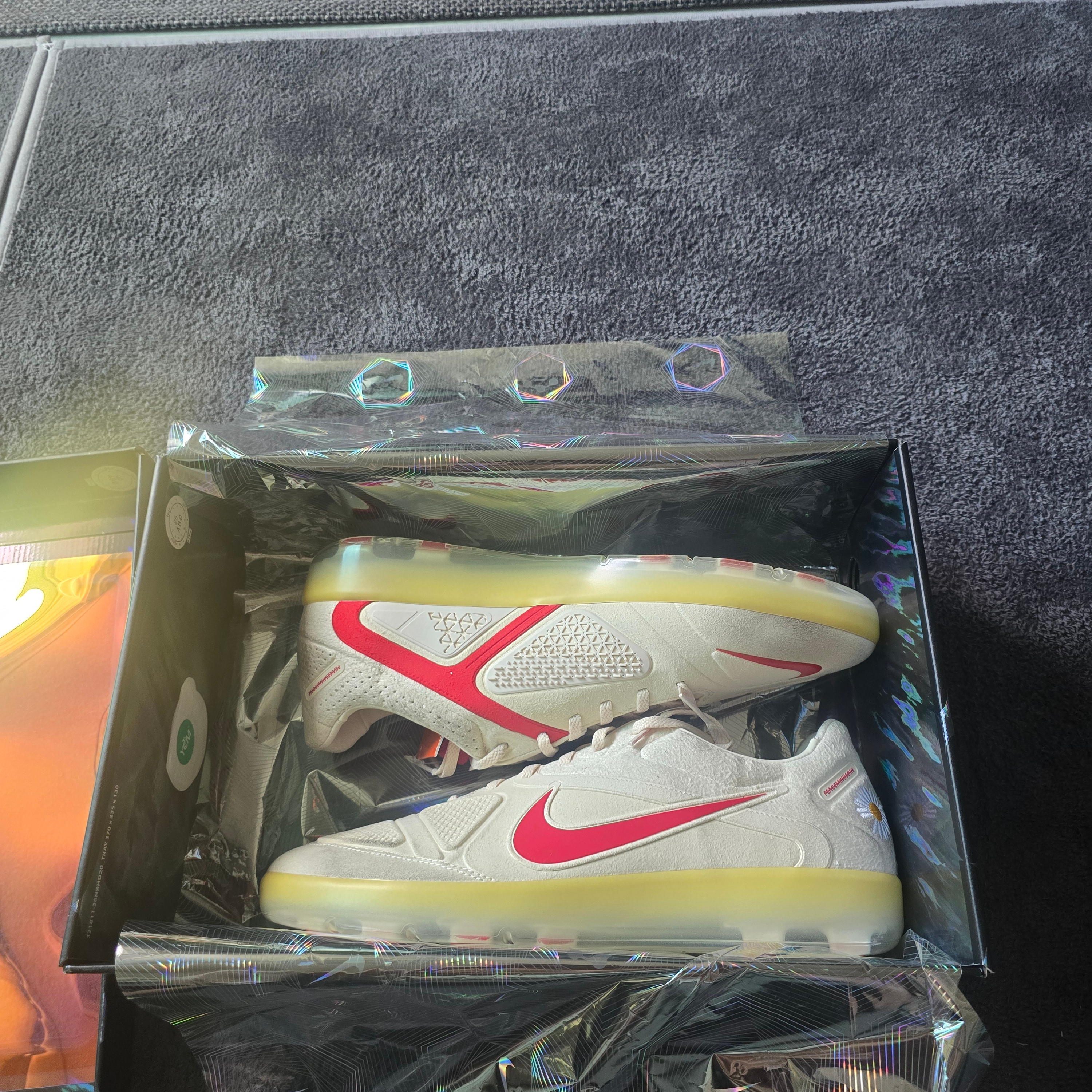 Nike x Peaceminusone Cryoshot CTR360 Natural and University Red 착용 스타일 - 5