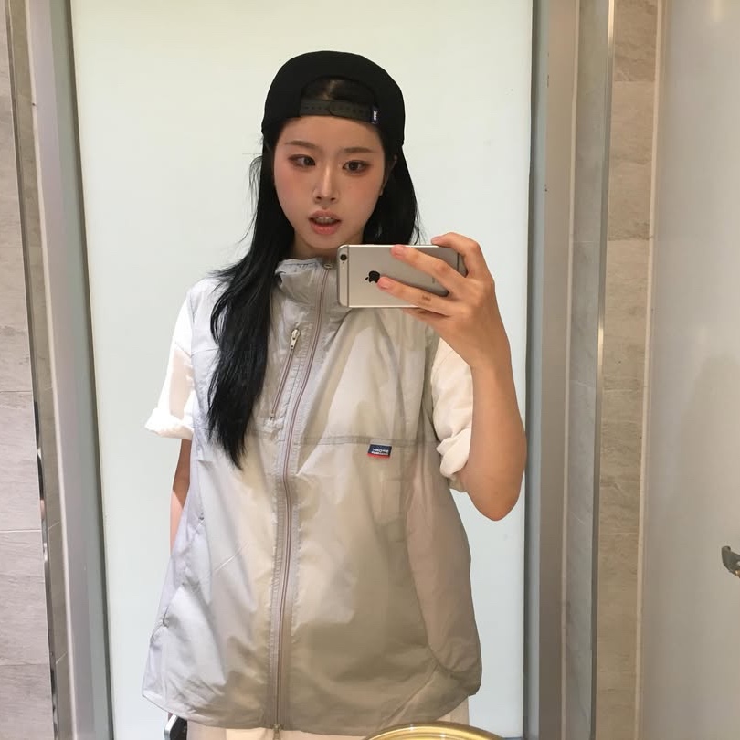 SPORT CHAMBER Light Active Hood Vest LIGHT GRAY 착용 스타일 - 2