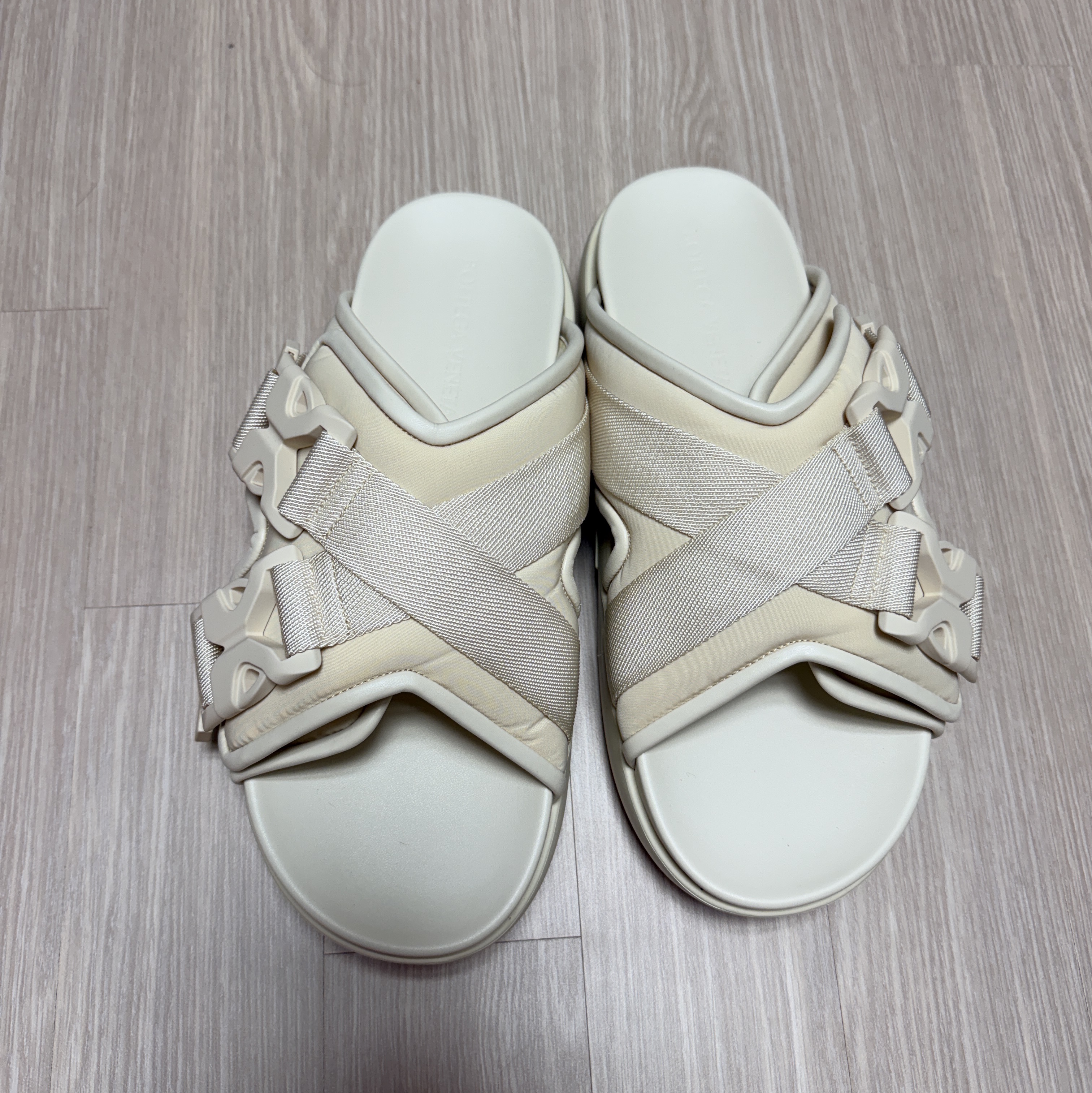Bottega Veneta Snap Slide Sandal Sea Salt 착용 스타일 - 1