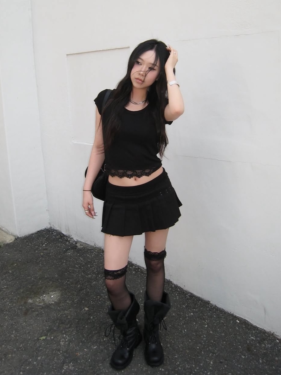 PHOS333 W Slim Fit Lace T-Shirt Black 착용 스타일 - 5