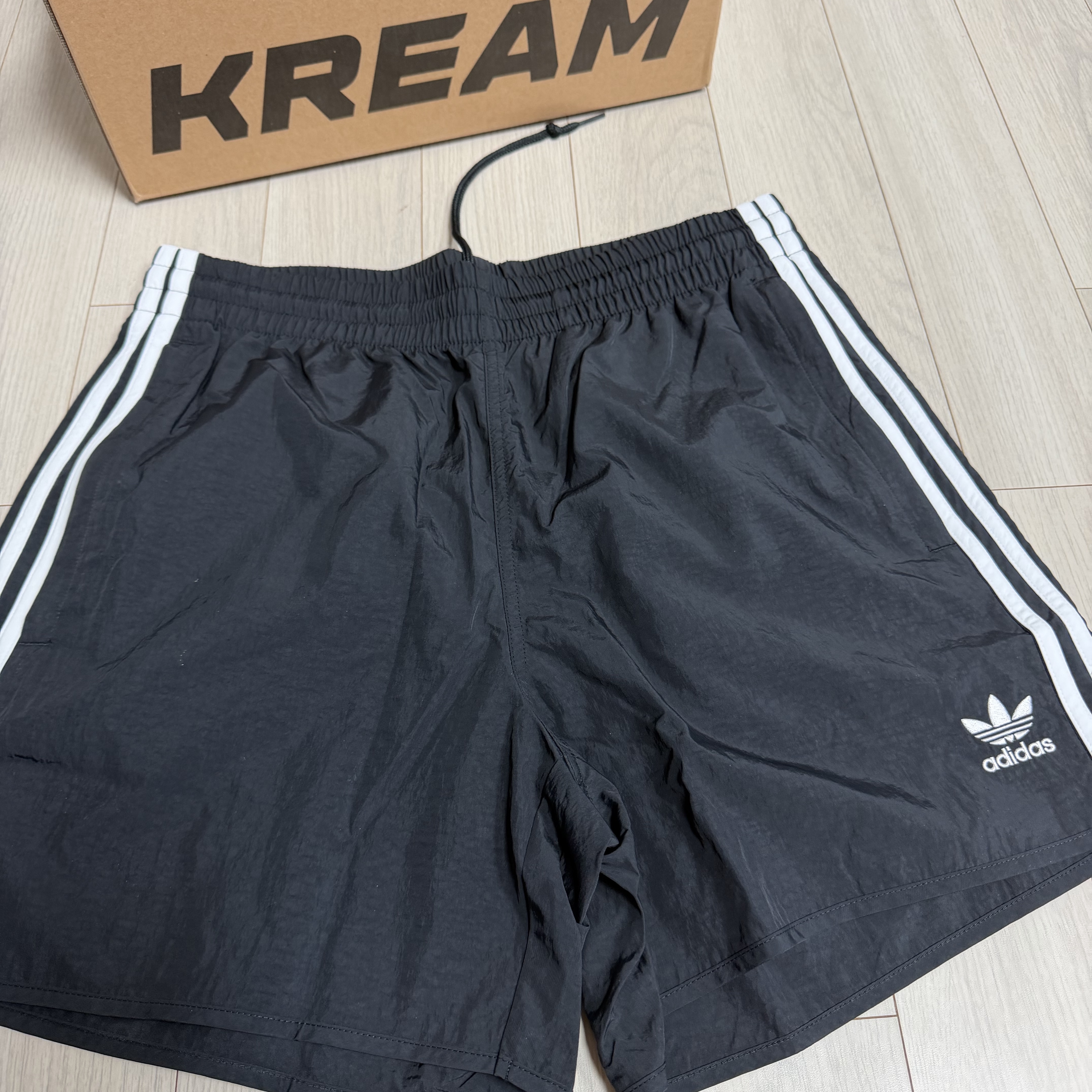 Adidas Adicolor Classic Sprinter Shorts Black - KR Sizing 착용 스타일