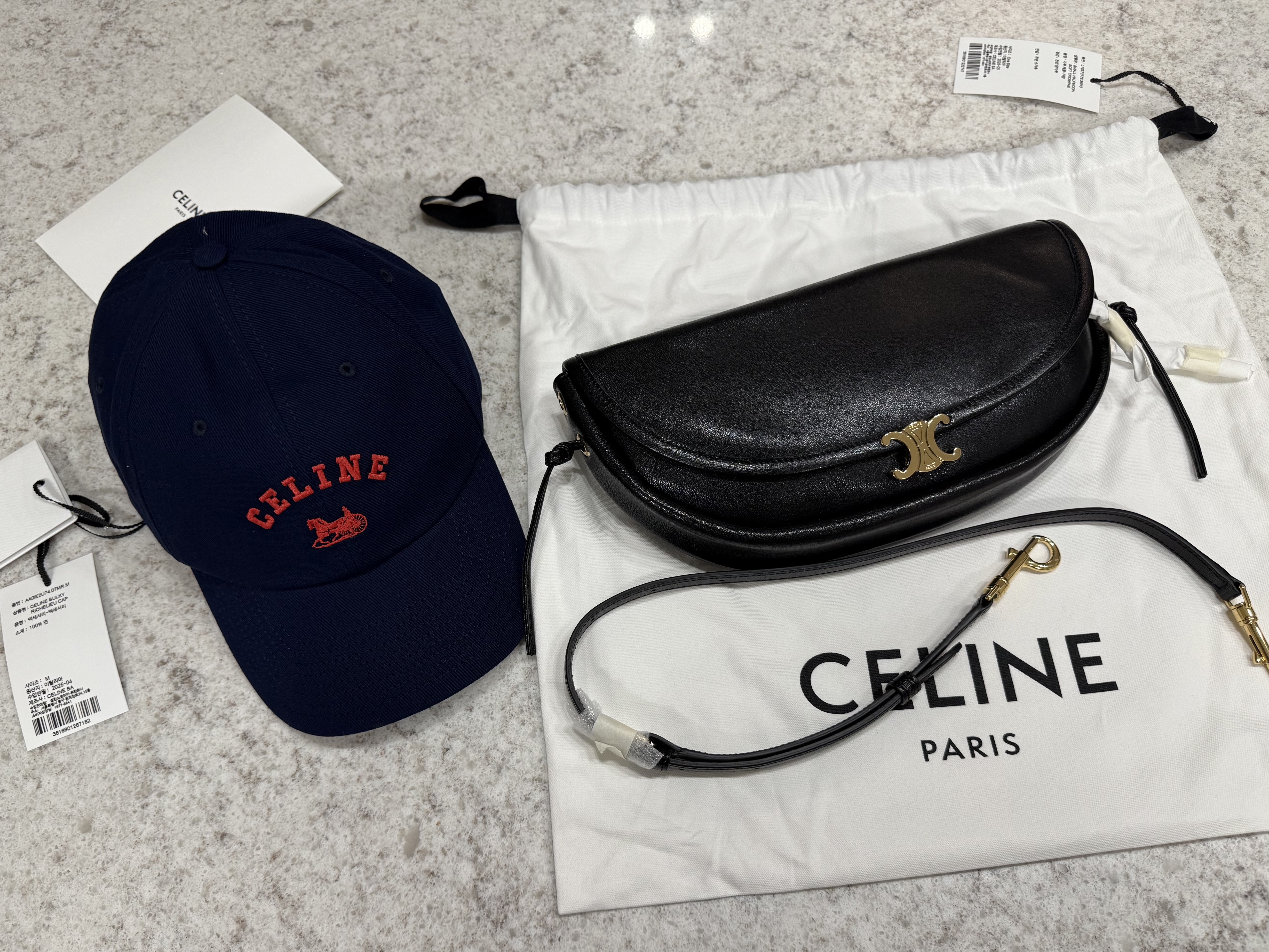 (W) Celine Richelieu Cap in Cotton Twill Navy, Celine Little Halfmoon Soft Triomphe in Supple Shiny Lambskin Black 착용 스타일 - 1