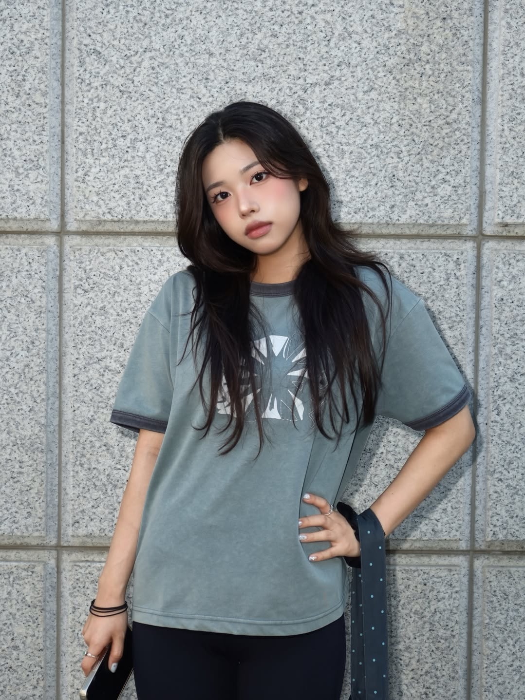 MAINBOOTH Sun Trace T-shirt TEAL Green 착용 스타일 - 1
