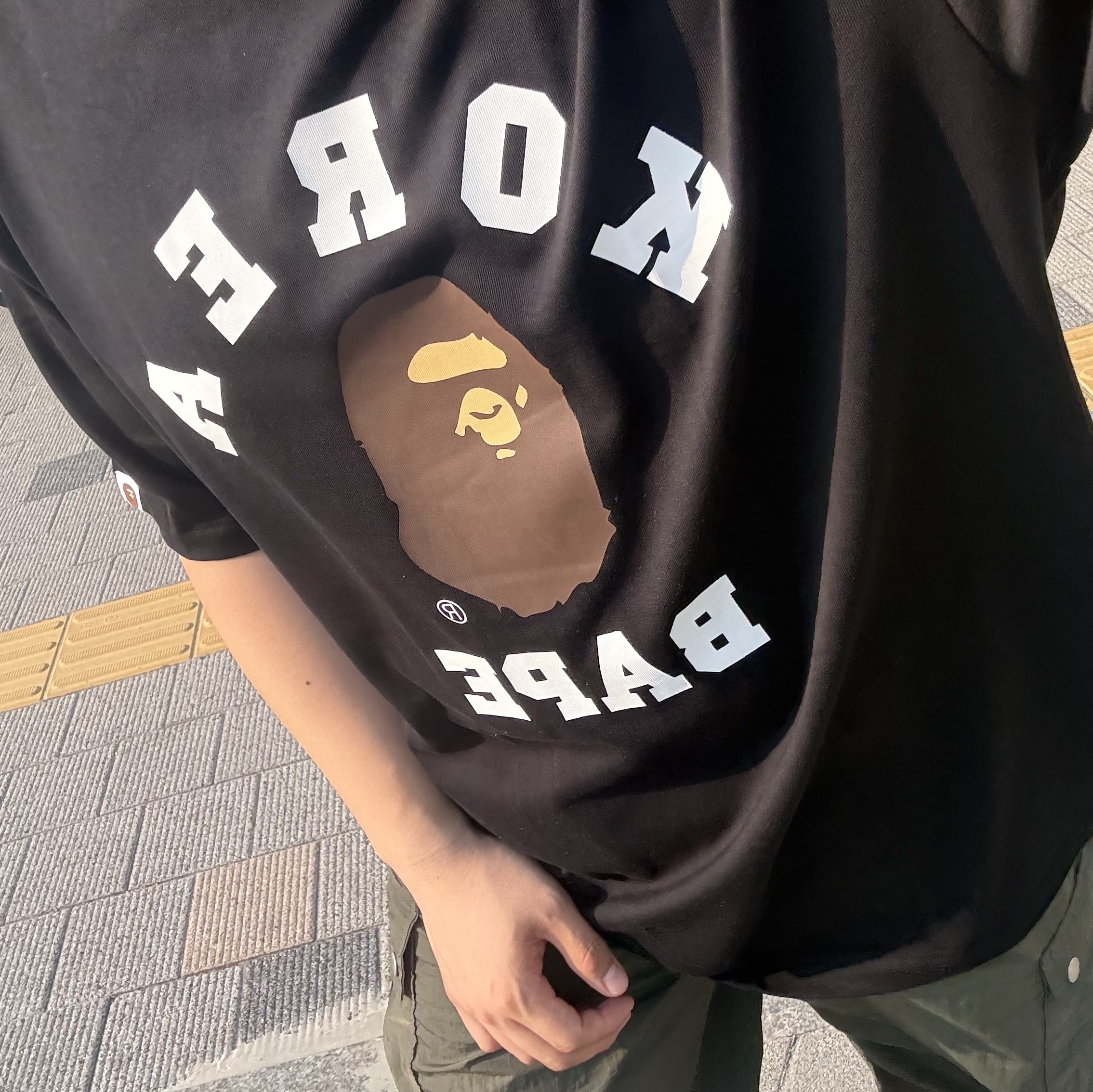 BAPE Korea College Relaxed Fit T-Shirt Black 착용 스타일 - 2