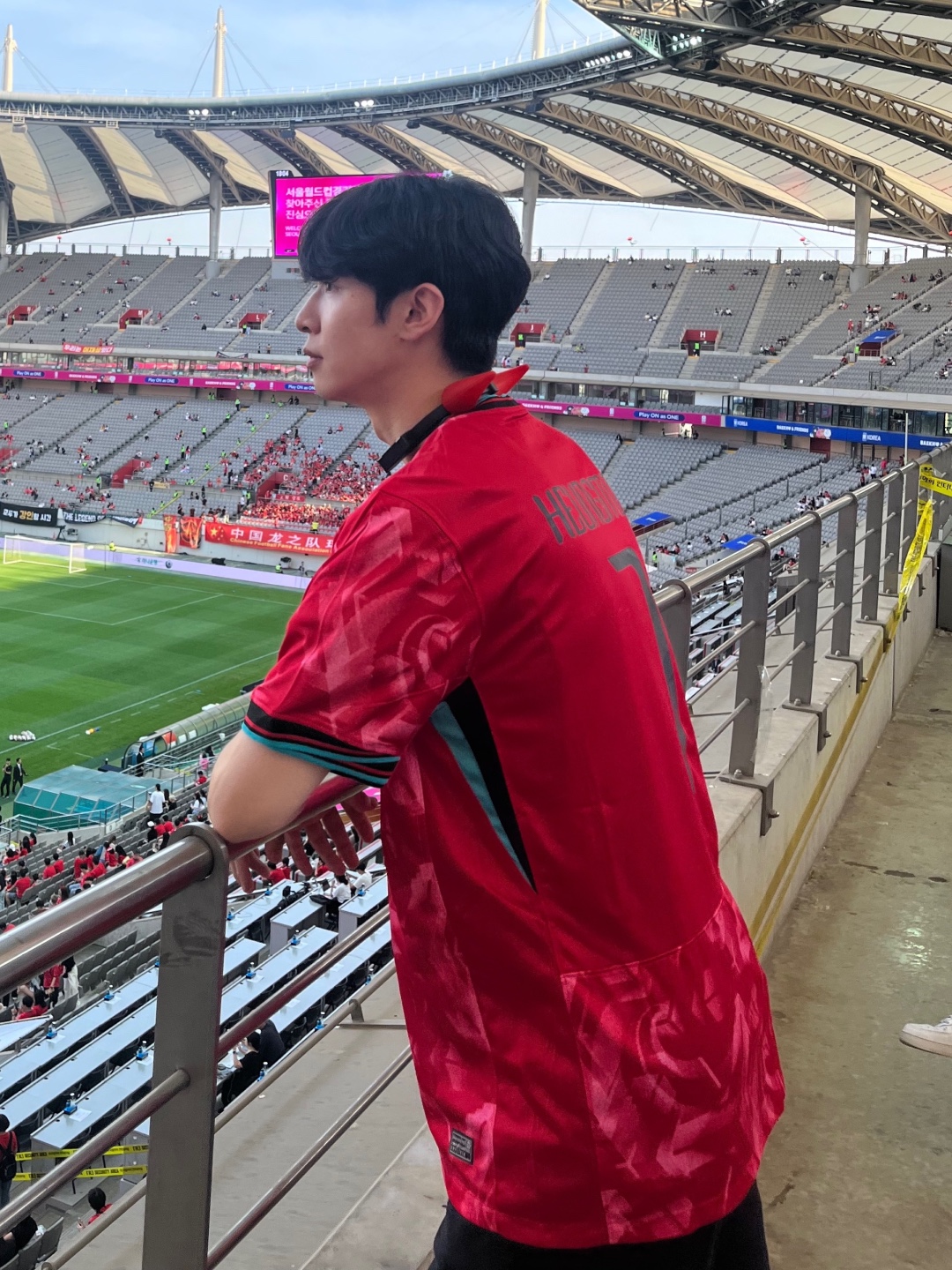 Nike Korea 2026 Stadium Home Dri-Fit Soccer Replica Jersey Global Red Black (Non Marking Ver.), Nike Korea 2023/24 Dri-Fit Stadium Home Replica Jersey Black Global Red - Asia (Non Marking Ver.) 착용 스타일 - 4