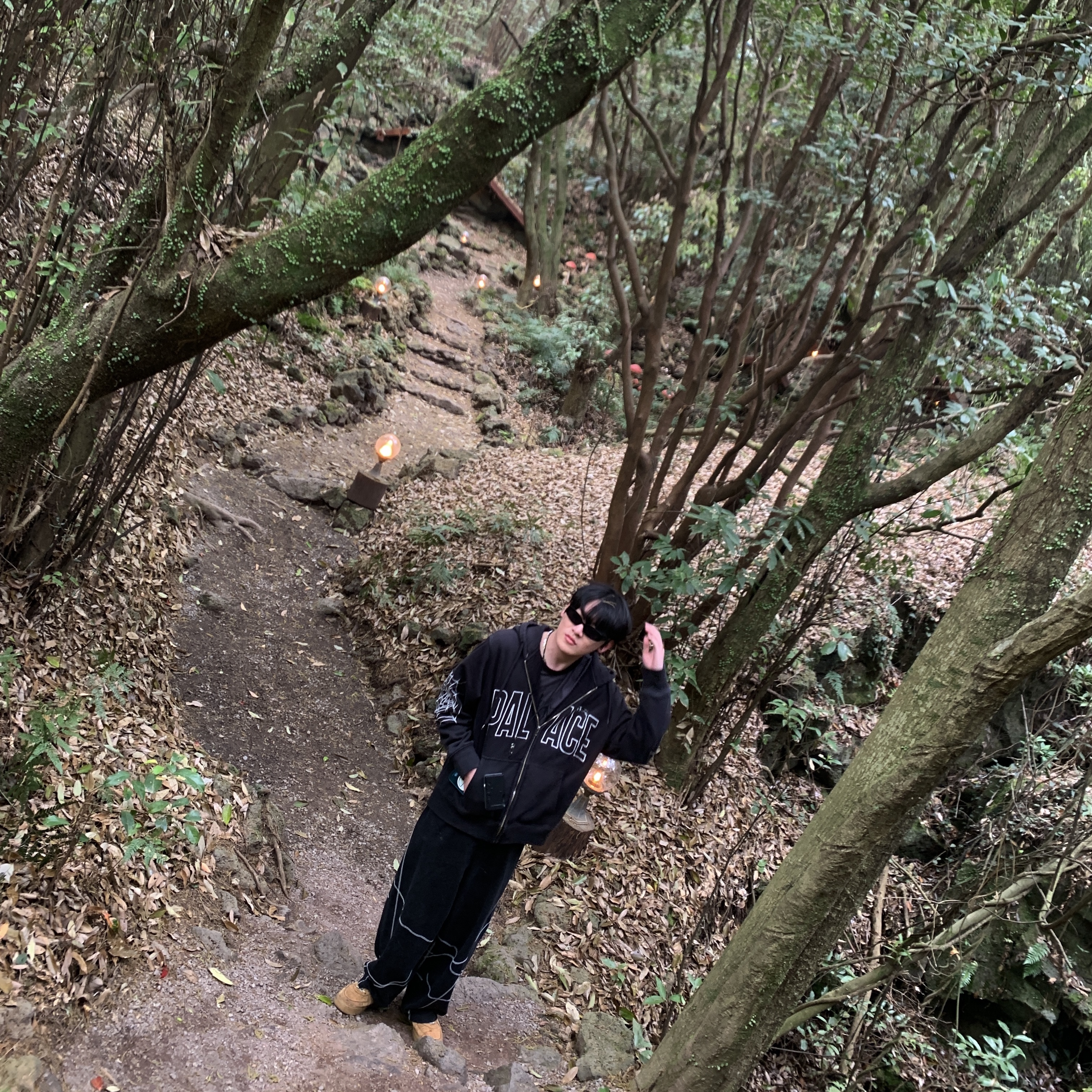 Palace Spider Zip Hood Shock Black - 23FW, BLUE ELEPHANT Timmy-S Black 착용 스타일 - 2