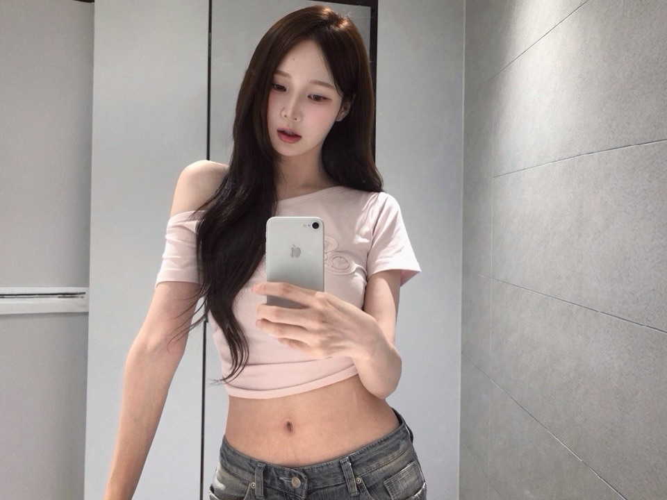Rosefrantz Sweet Angel Patchwork T-shirt [Pink] 착용 스타일 - 4