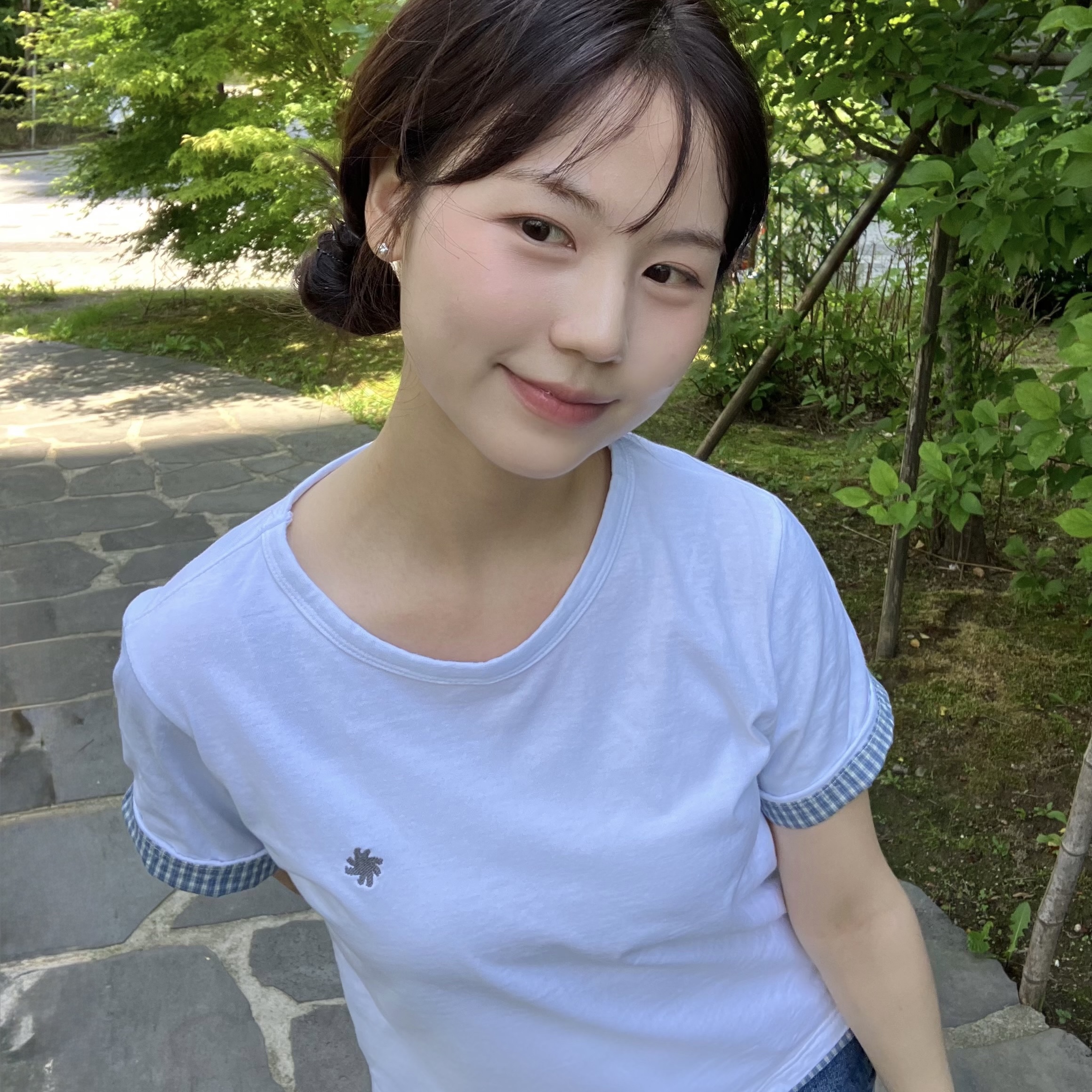 SLOW RECORD HOUSE Layered Check Roll-Up T-Shirt White 착용 스타일 - 1