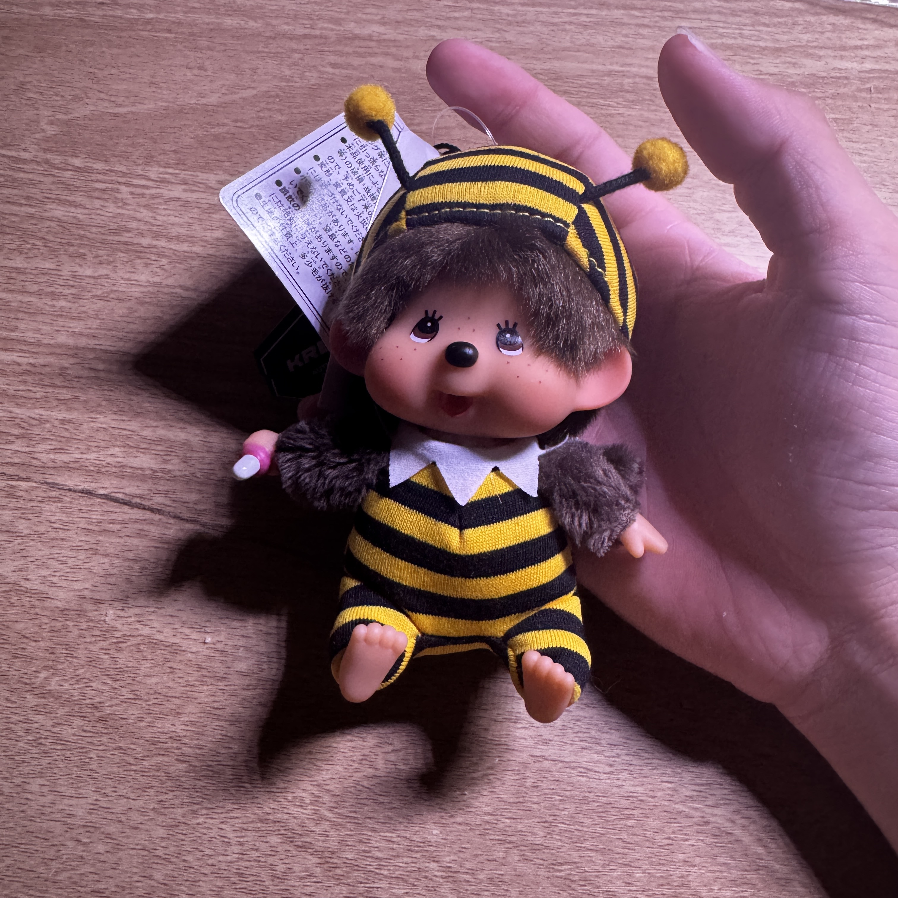 Monchhichi Bighead SS Bee Key Chain 착용 스타일
