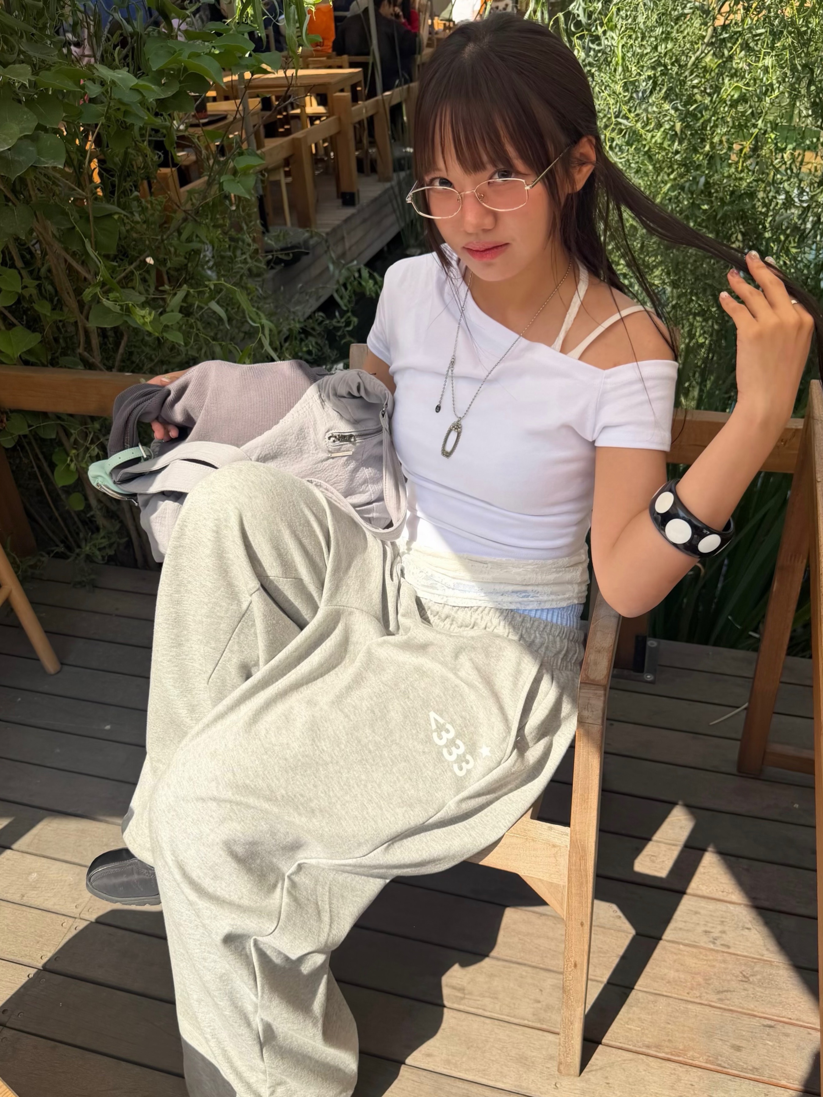 SLEEKGLOW Love Emoji Check Layered Sweatpants Gray 착용 스타일