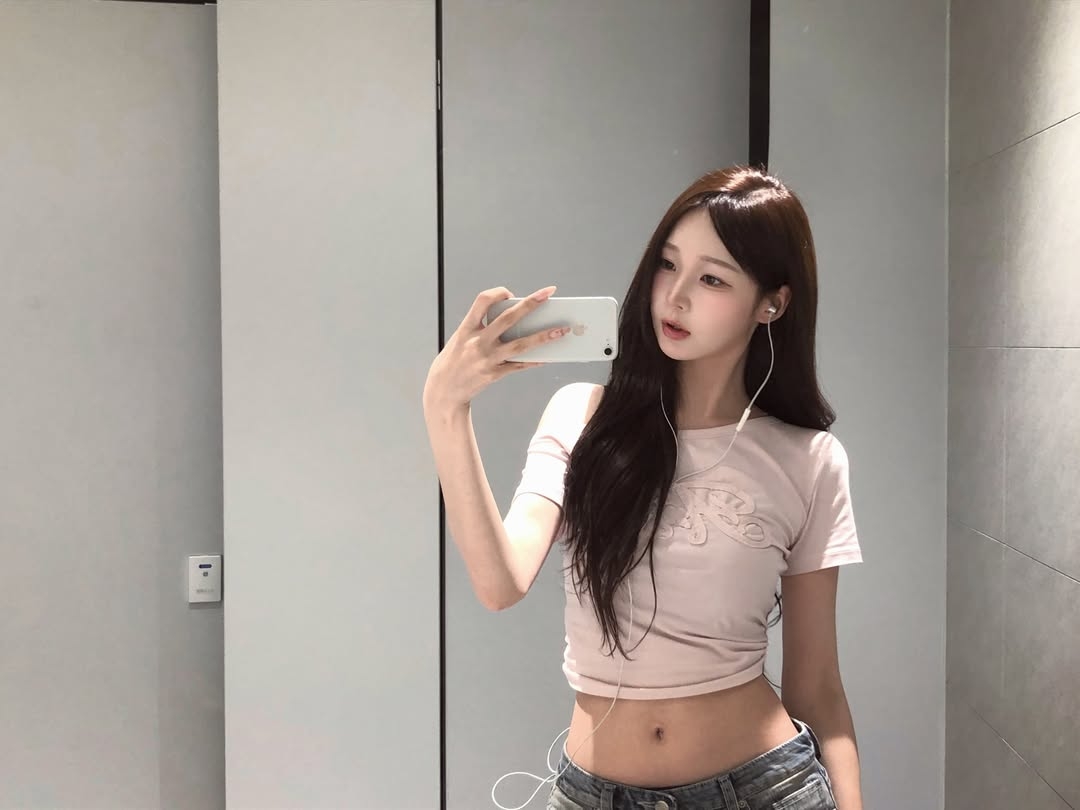 Rosefrantz Sweet Angel Patchwork T-shirt [Pink] 착용 스타일 - 1