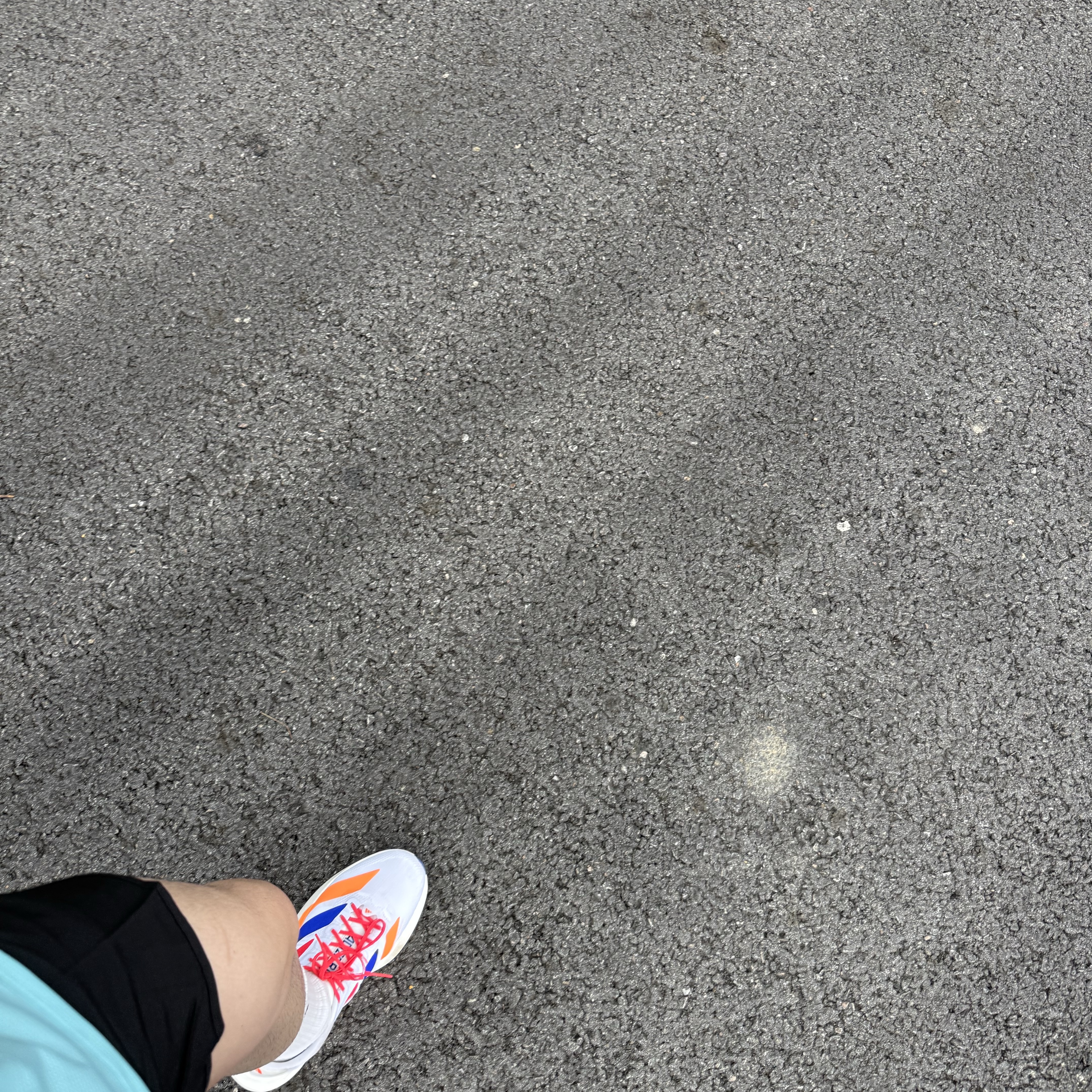 DECATHLON Men's Running Short-Sleeved T-Shirt Run Dry Graph 500 Lagoon Blue, Adidas Adizero Evo SL Woven Cloud White Lucid Red 착용 스타일 - 4