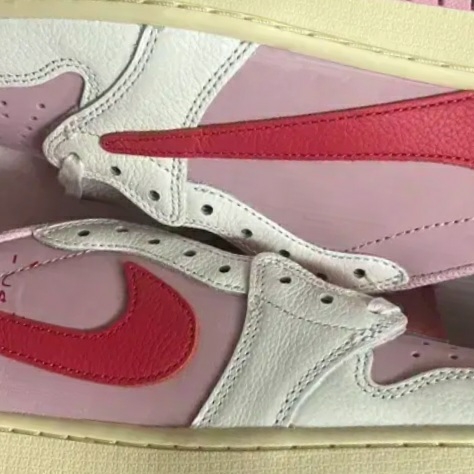 Jordan 1 x Travis Scott Retro Low OG SP Sail Tropical Pink 착용 스타일