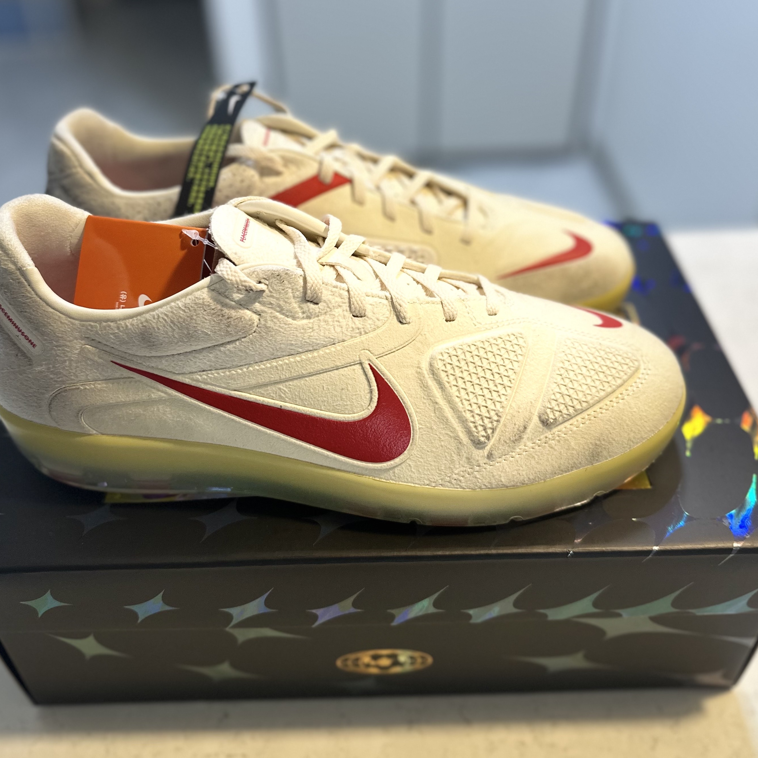 Nike x Peaceminusone Cryoshot CTR360 Natural and University Red 착용 스타일 - 2