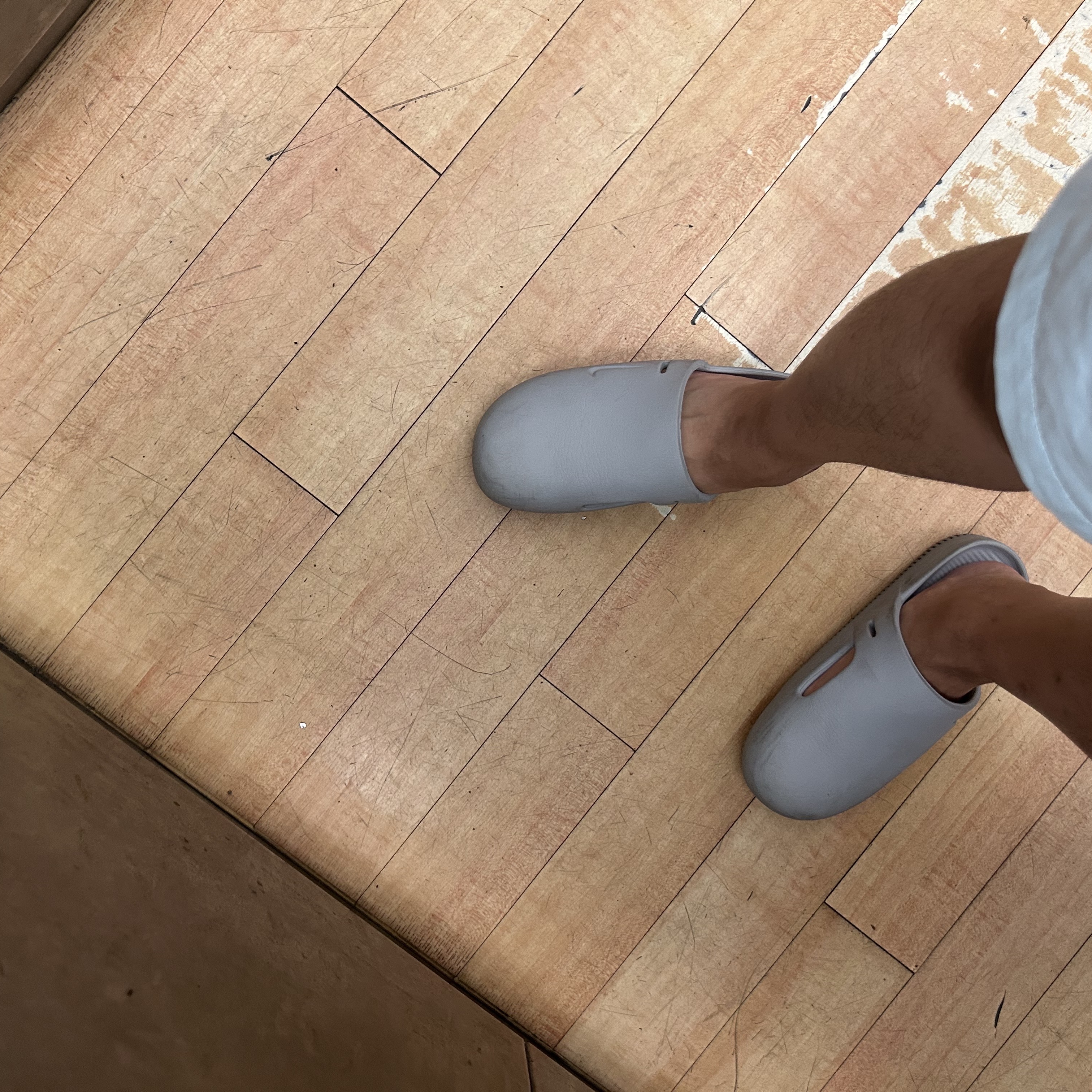Nike Calm Mule Light Smoke Grey 착용 스타일