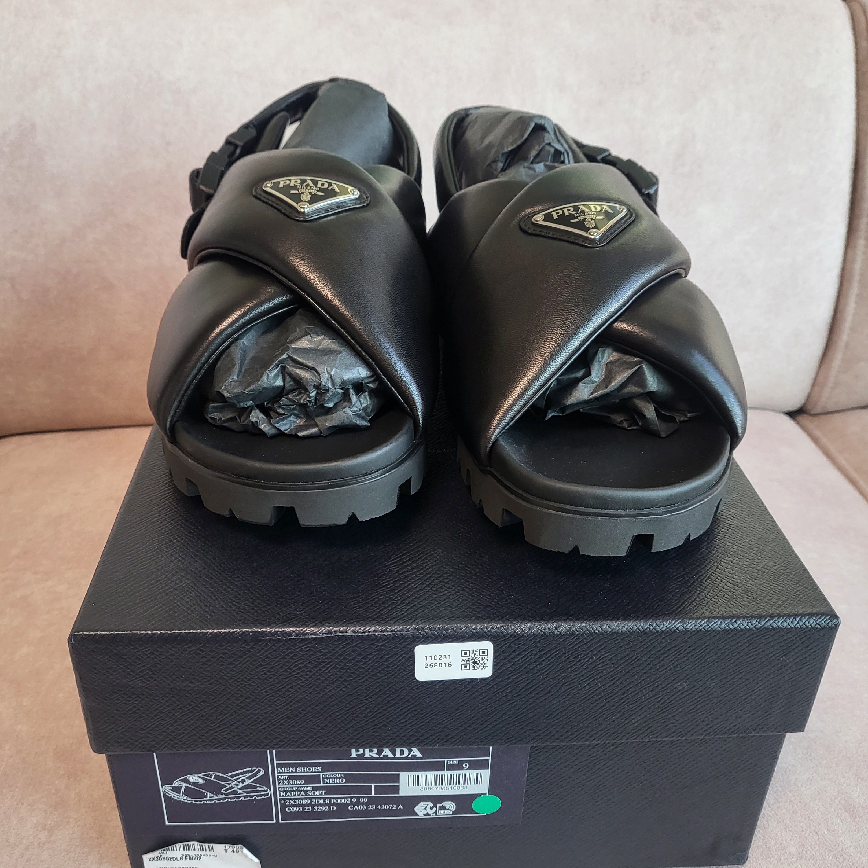 Prada Padded Nappa Leather Crisscross Sandals Black 착용 스타일 - 1