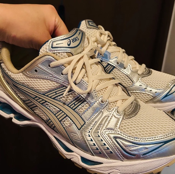Asics Gel-Kayano 14 Cream Pure Silver 착용 스타일