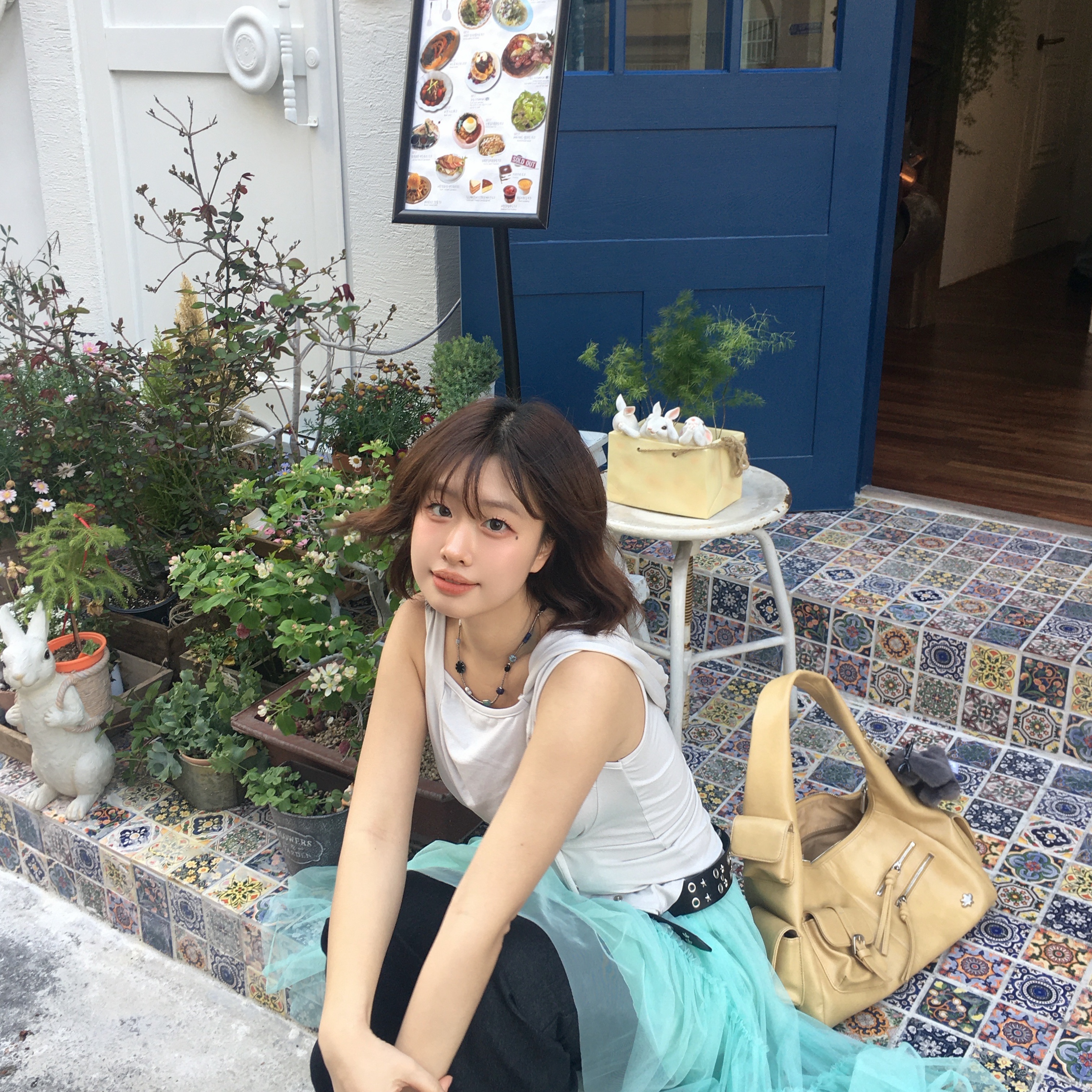 Riomeu Smoke Blue Milky Way Necklace 착용 스타일 - 2