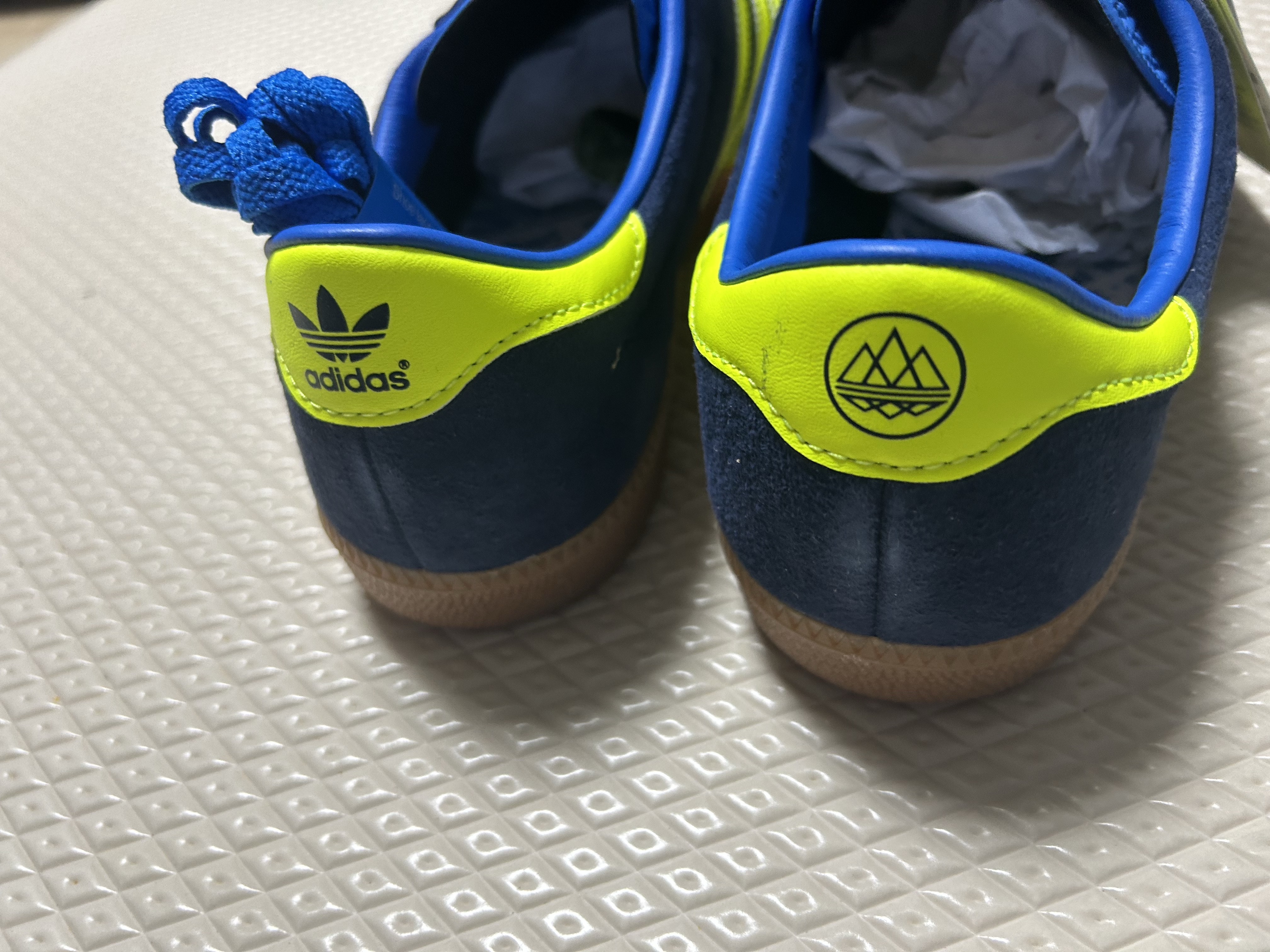 Adidas Hochelaga Spezial Night Indigo 착용 스타일