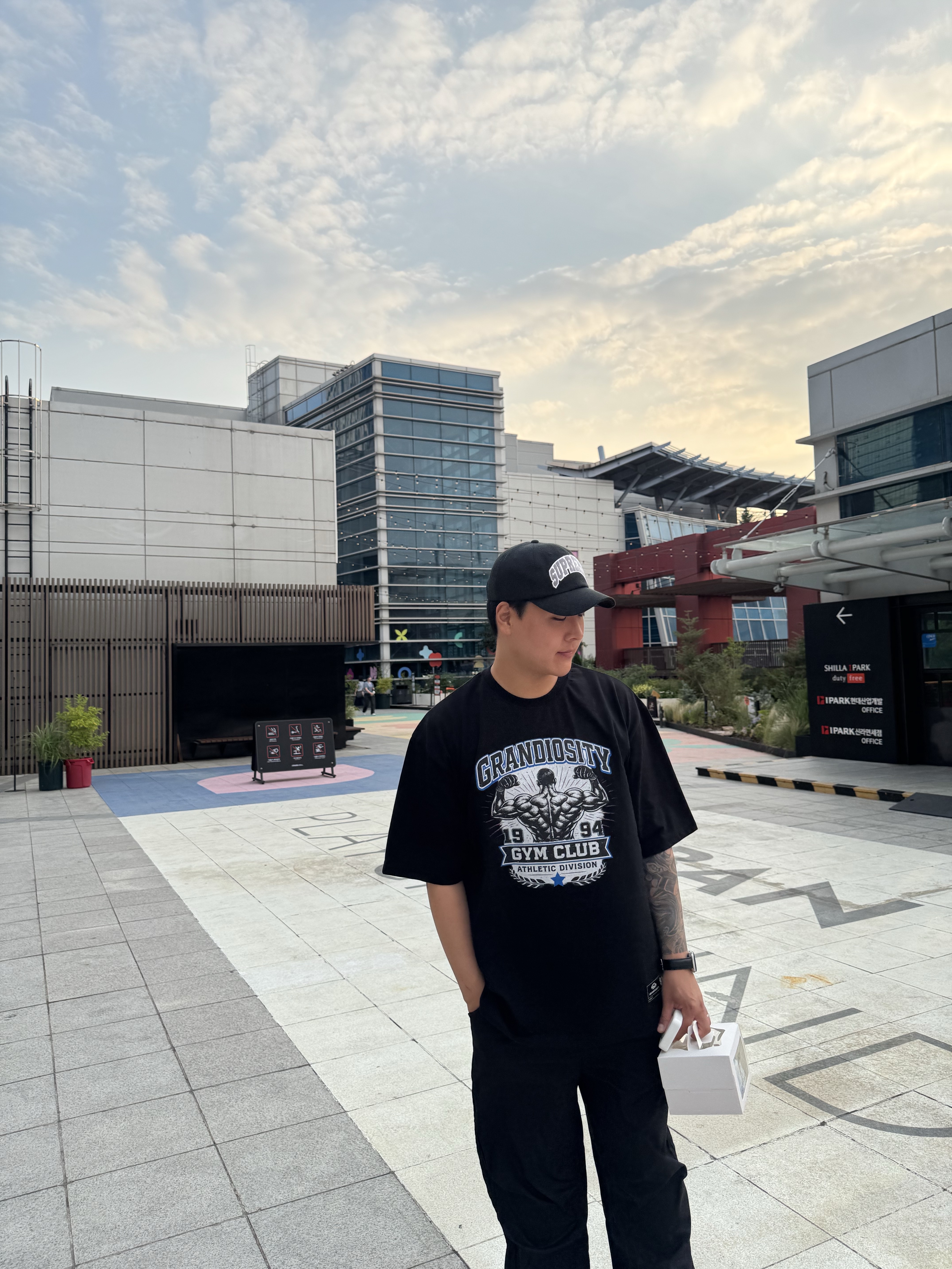 Nike Initiator Metallic Silver Black, Supreme Felt Arc 6-Panel Black - 24FW 착용 스타일 - 5