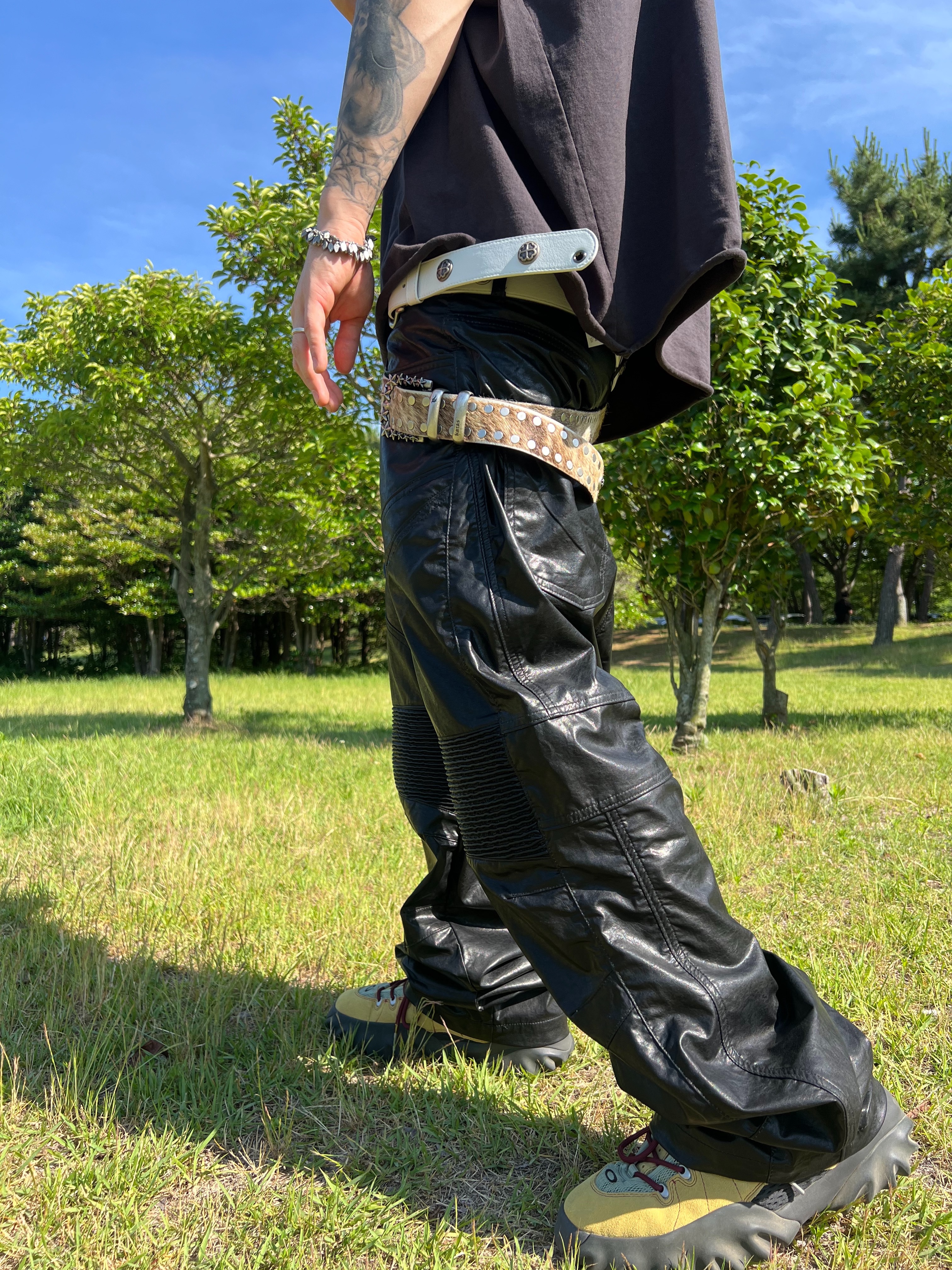 Yeezy One Box T-Shirt Black, Oakley Factory Team Suede Flesh Edge Boots Yellow 착용 스타일 - 5