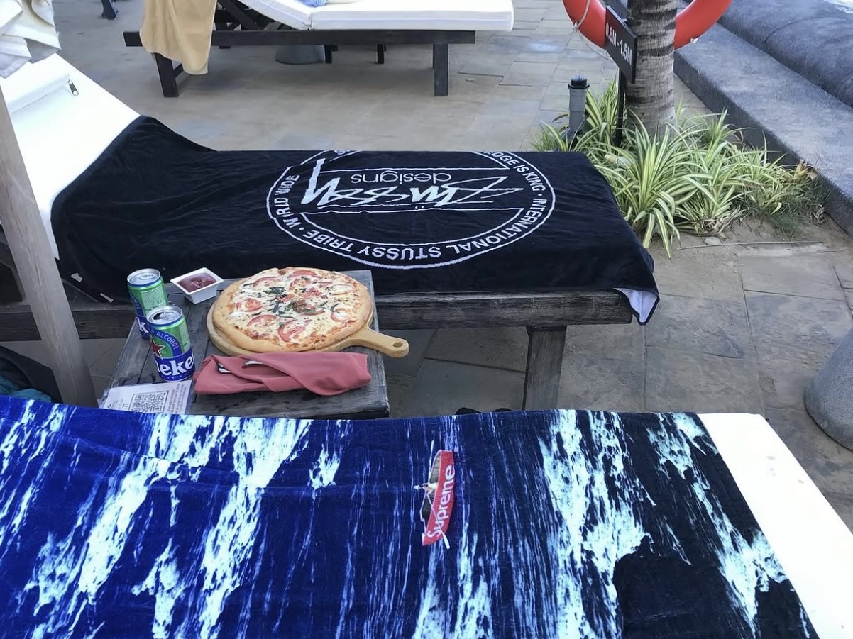 Stussy Dot Jacquard Towel Black, Supreme Boat Towel Multicolor - 25SS 착용 스타일