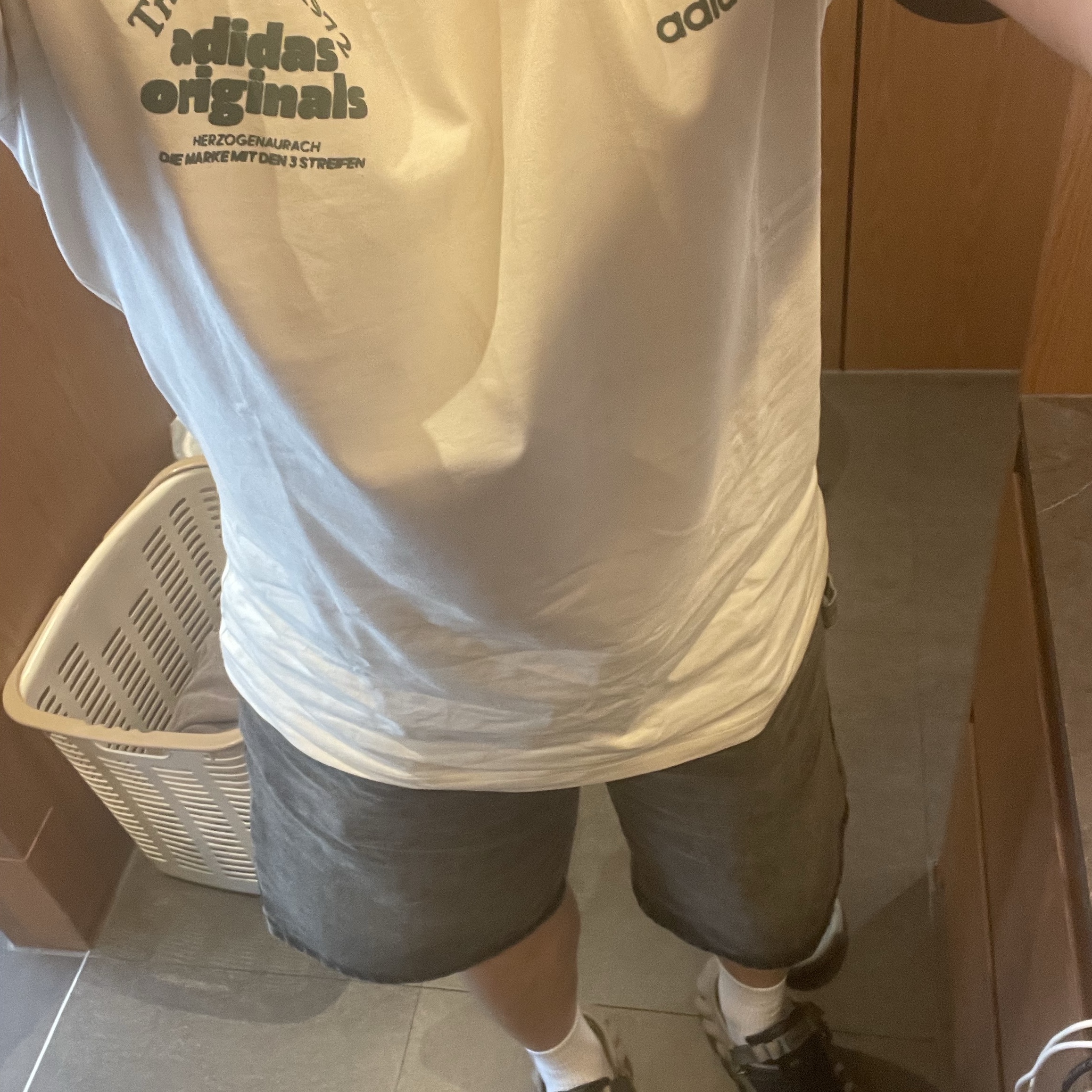 Adidas Sport Graphic Cali T-Shirt Wonder White - KR Sizing, Crocs Echo City Adventure Clog Khaki 착용 스타일