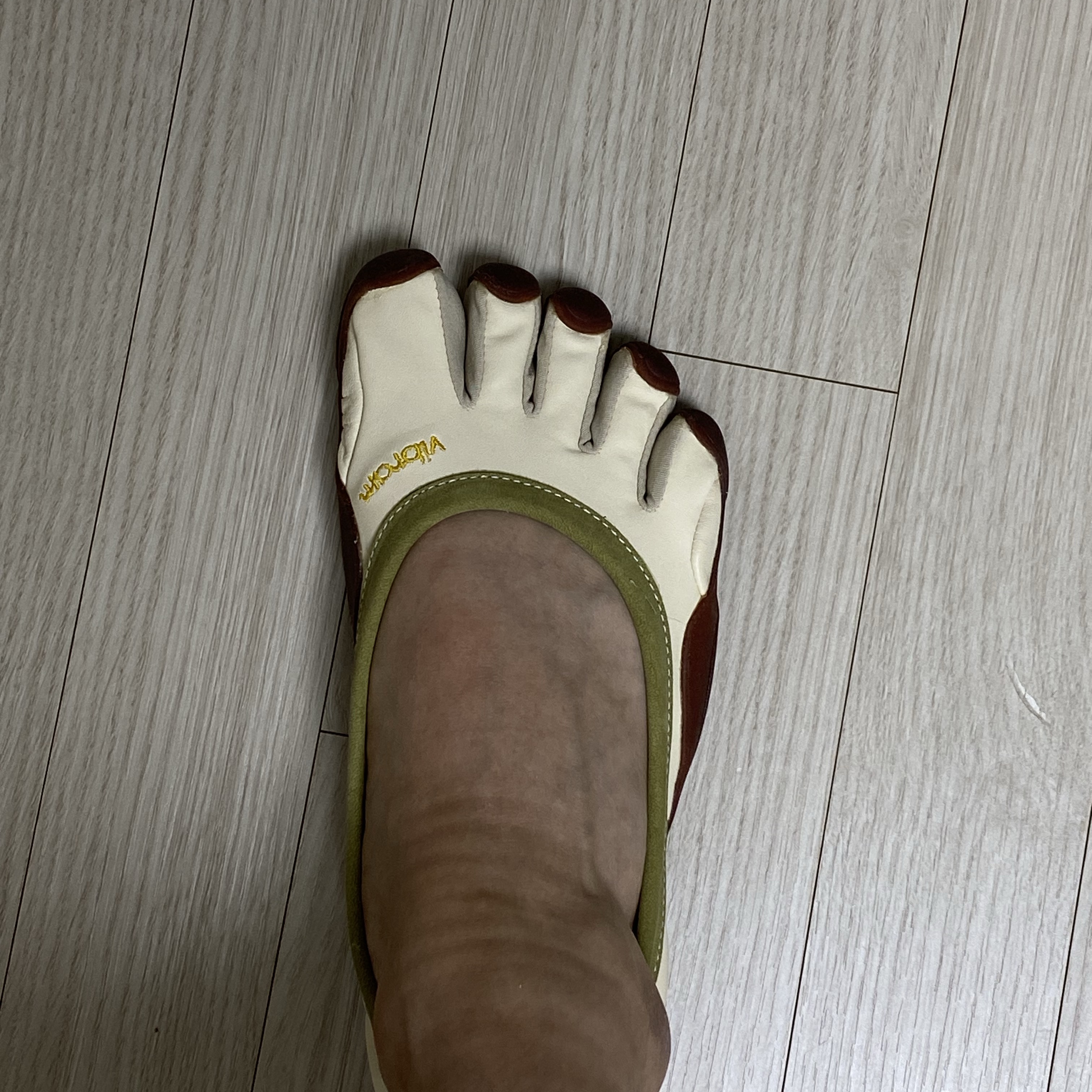 Vibram Fivefingers Classic Evo Butter Earth Red 착용 스타일