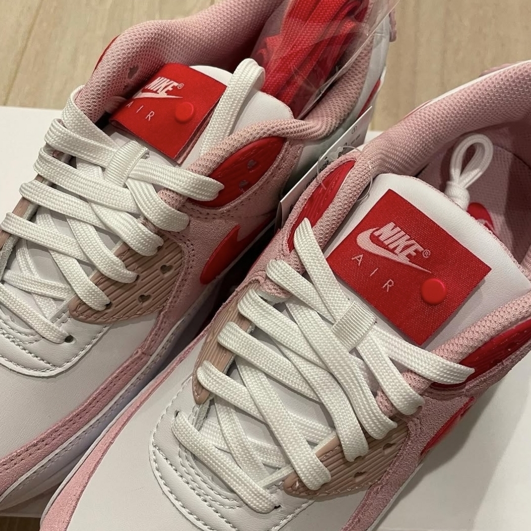 (W) Nike Air Max 90 QS Valentine's Day 착용 스타일