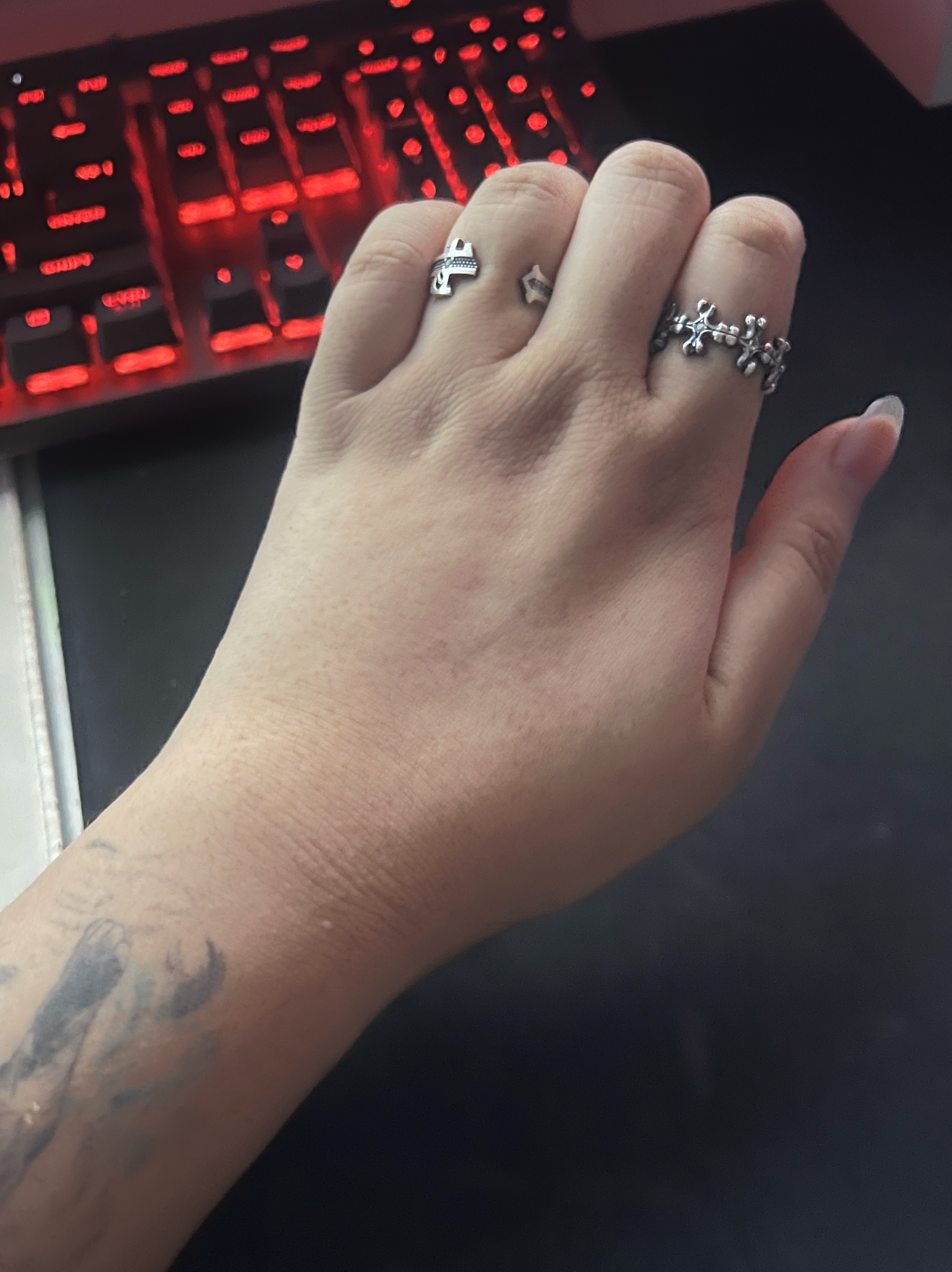 [프리오더] Polyteru 925 Silver Ring 001 Symbol P, [프리오더] Polyteru 925 Silver Ring 004 Floral Cross Bone 착용 스타일 - 3