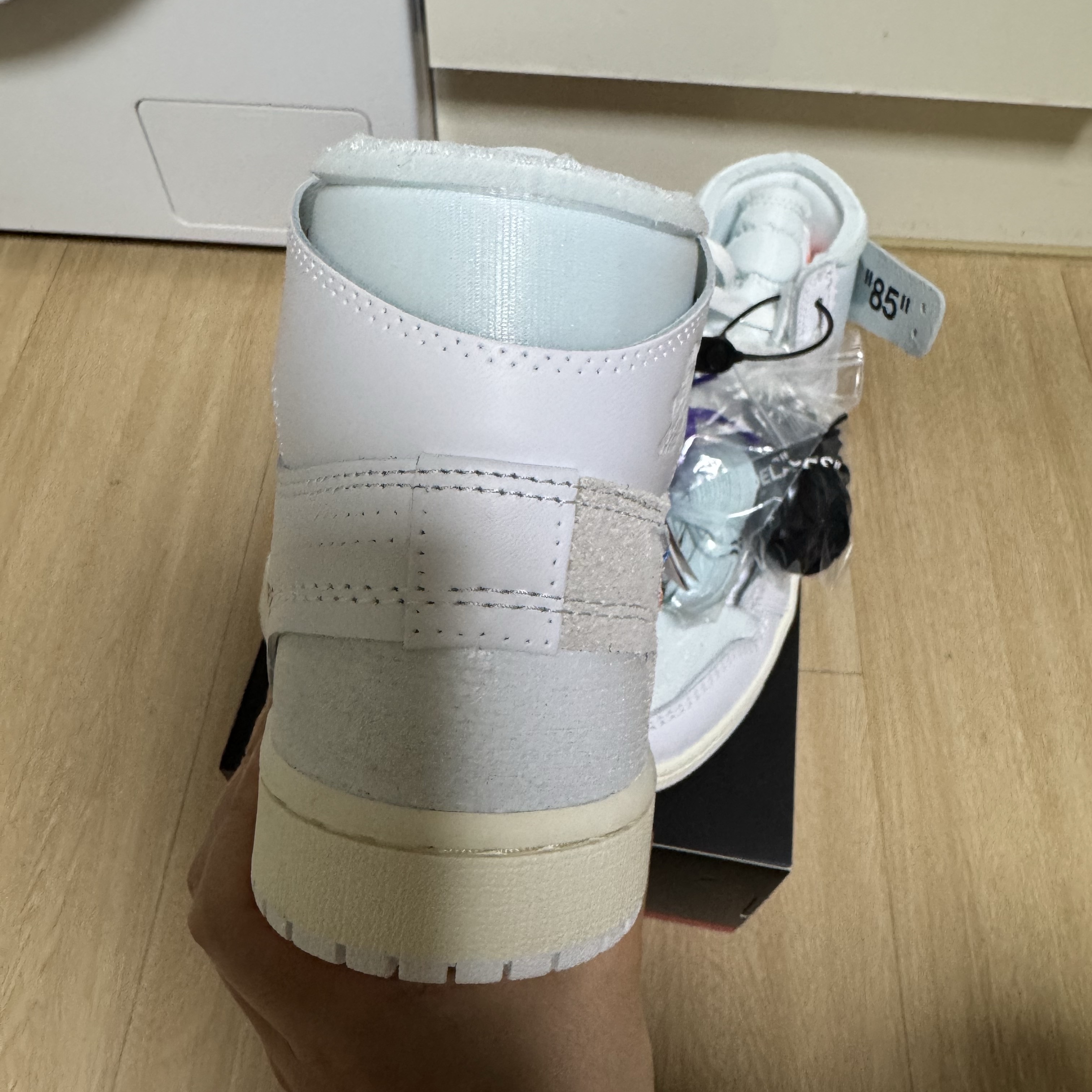 Jordan 1 x Virgil Abloh Archive Retro High Alaska White 착용 스타일 - 4