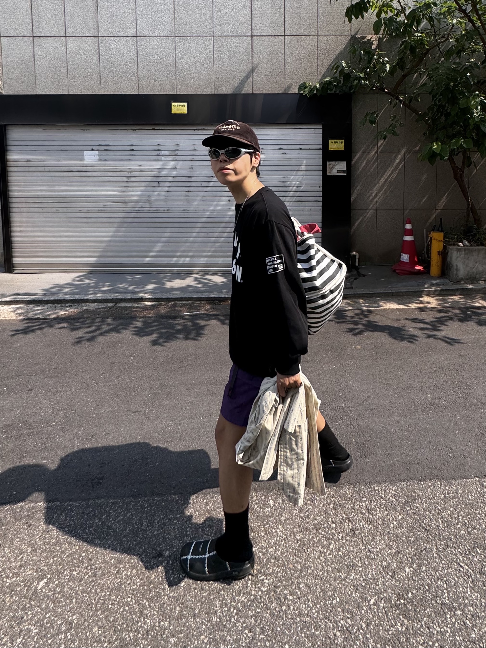 Oakley Eye Jacket Redux Silver Frame Prizm Black Polarized Lenses High Bridge Fit, Nonnod Vacation Shirt Yellow Stipe 착용 스타일 - 1