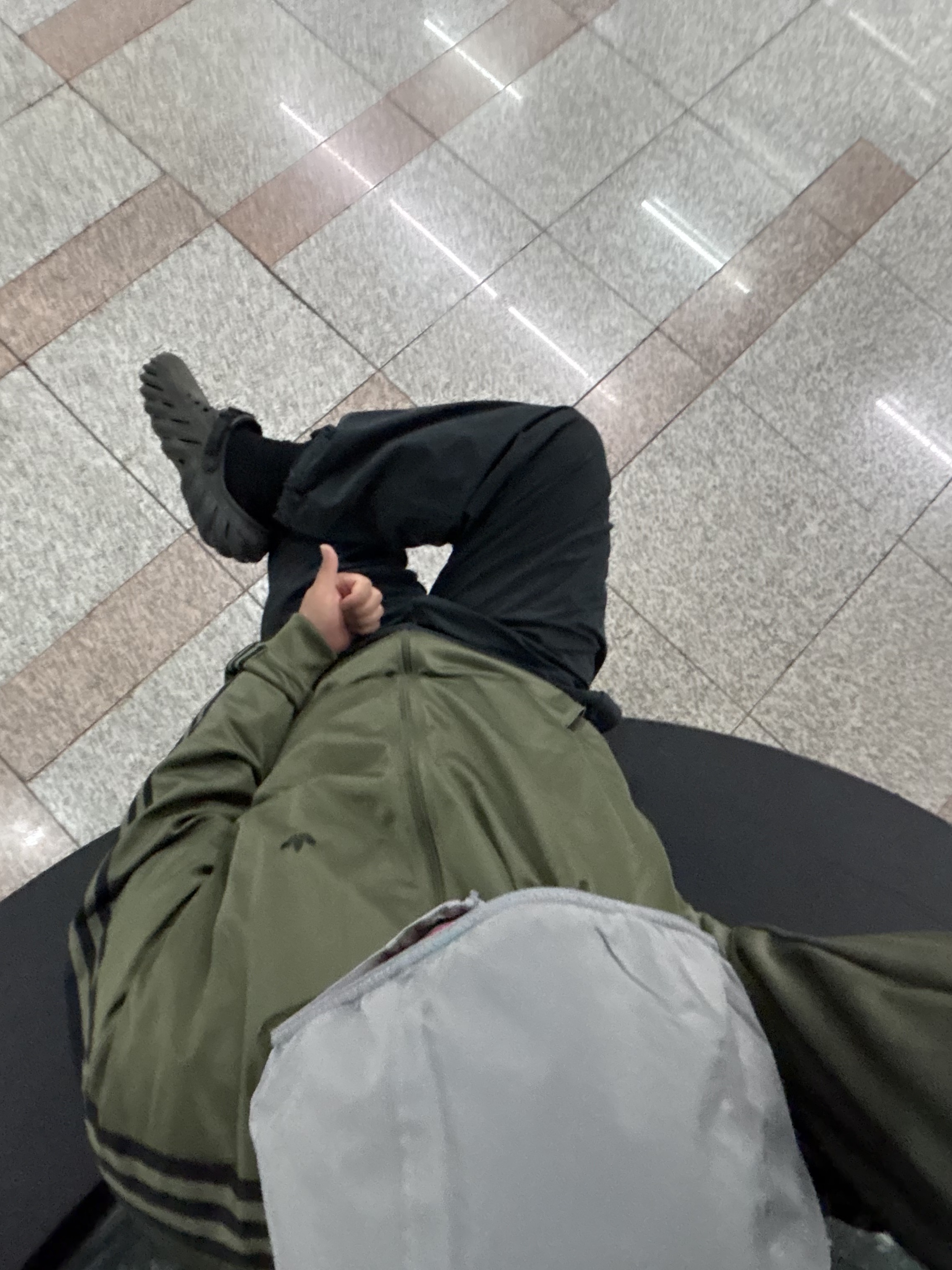 Adidas BB Track Top Gender Neutral Olive Strata - KR Sizing, Crocs Echo Clog Black 착용 스타일