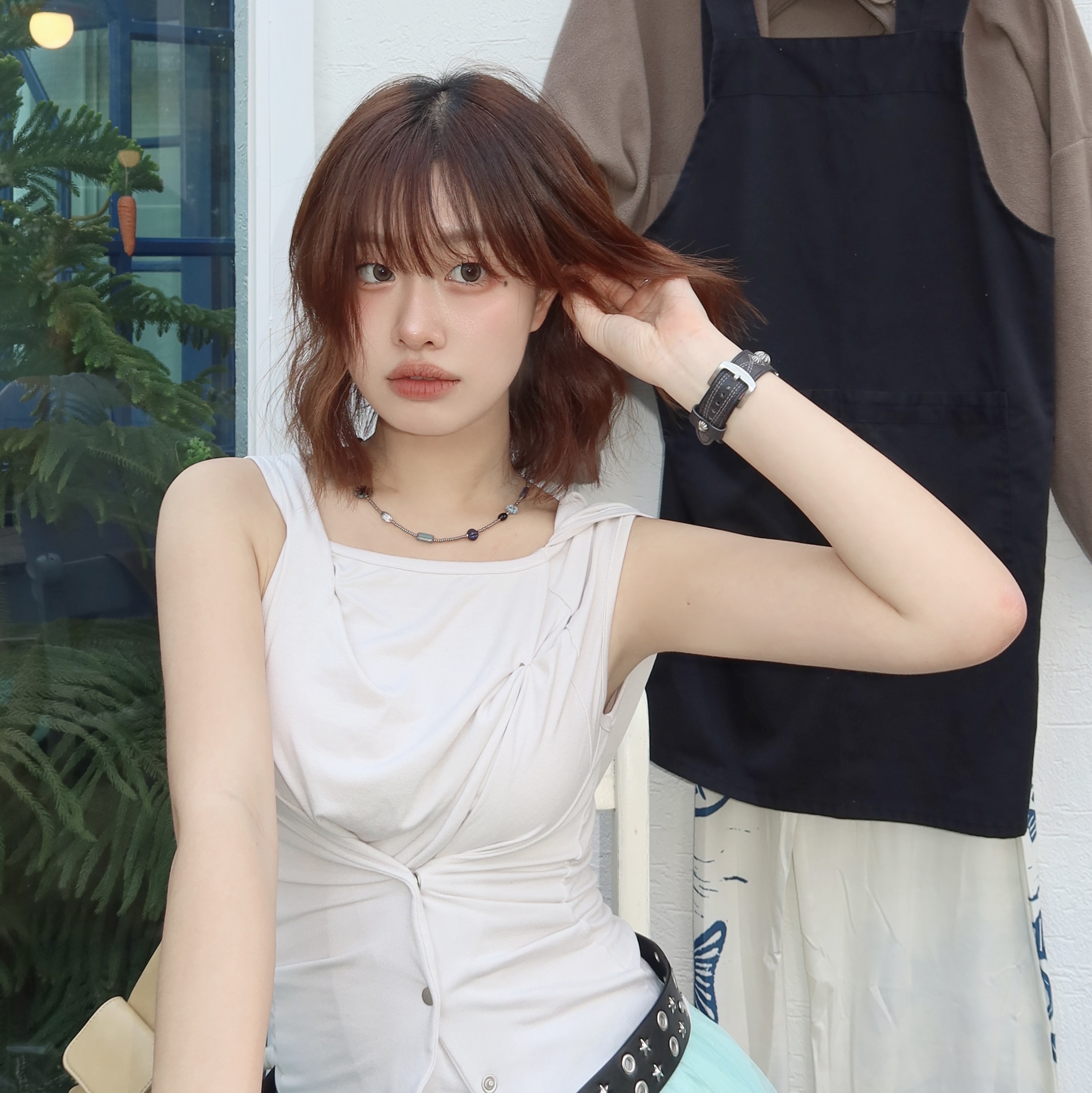Riomeu Smoke Blue Milky Way Necklace 착용 스타일 - 1