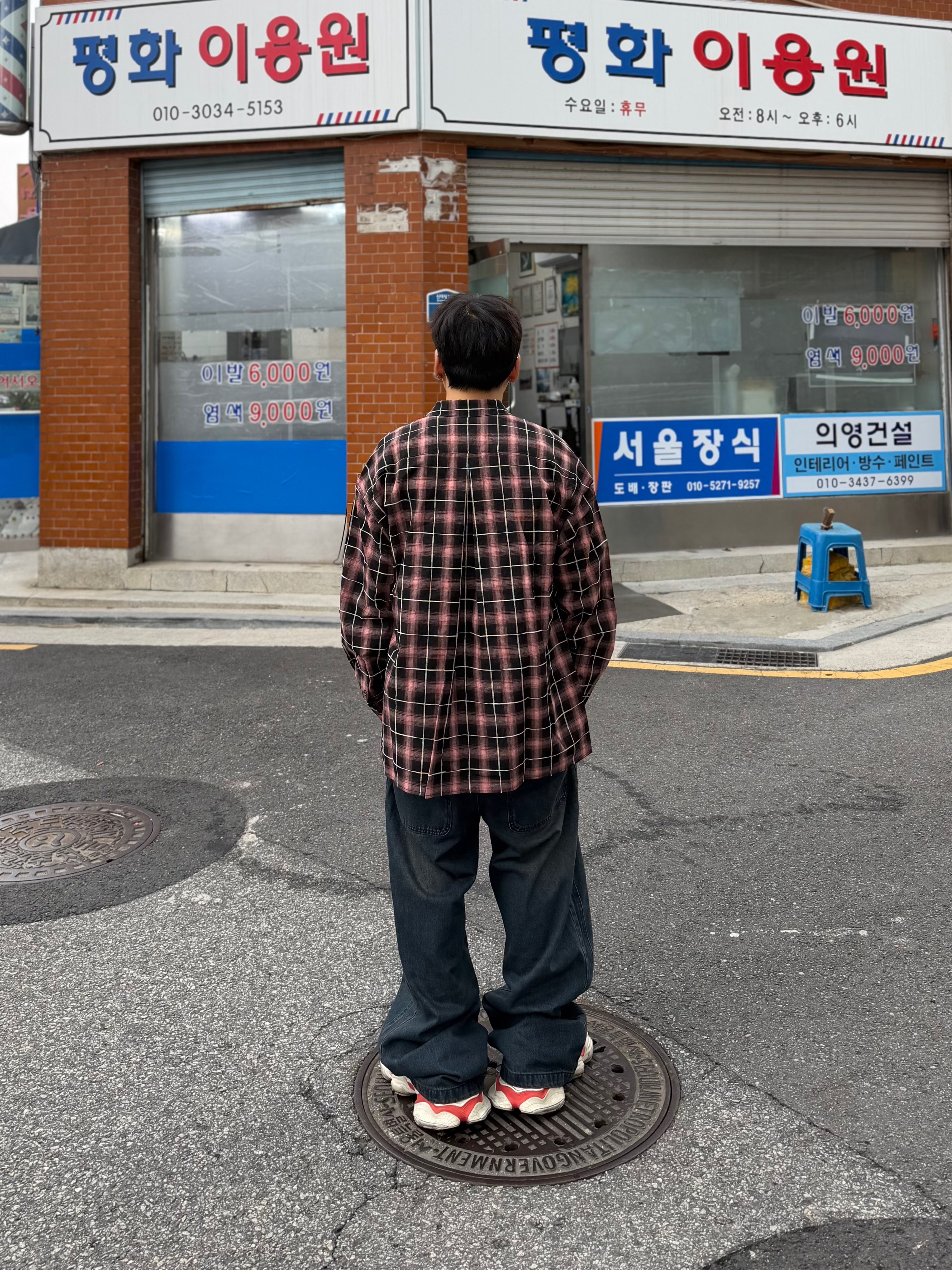 Balenciaga Cargo Sneakers Beige Grey Red 착용 스타일 - 8