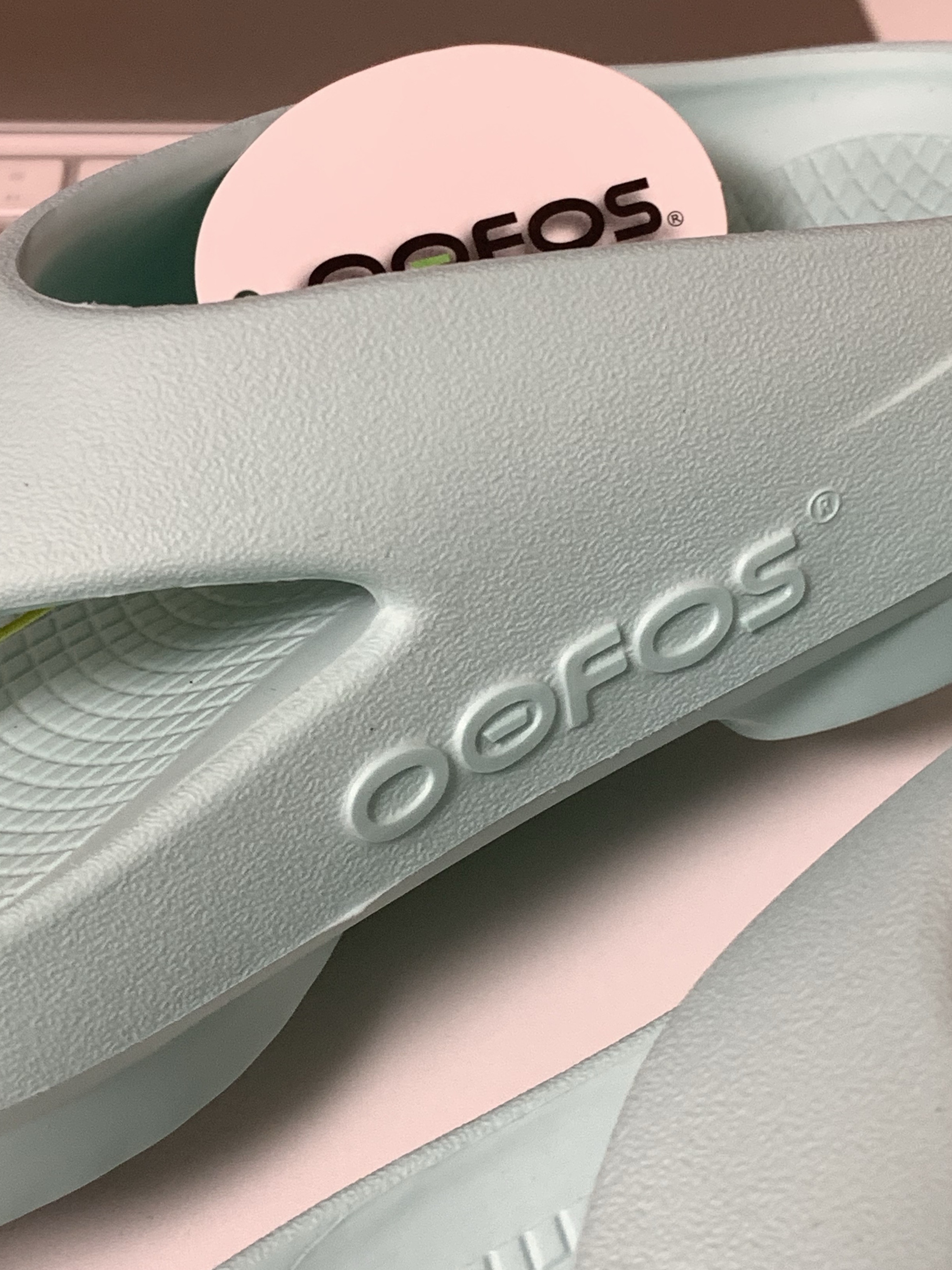 [10% 적립] OOFOS OOriginal + Bright Lime Unisex Flip-Flops 착용 스타일 - 5