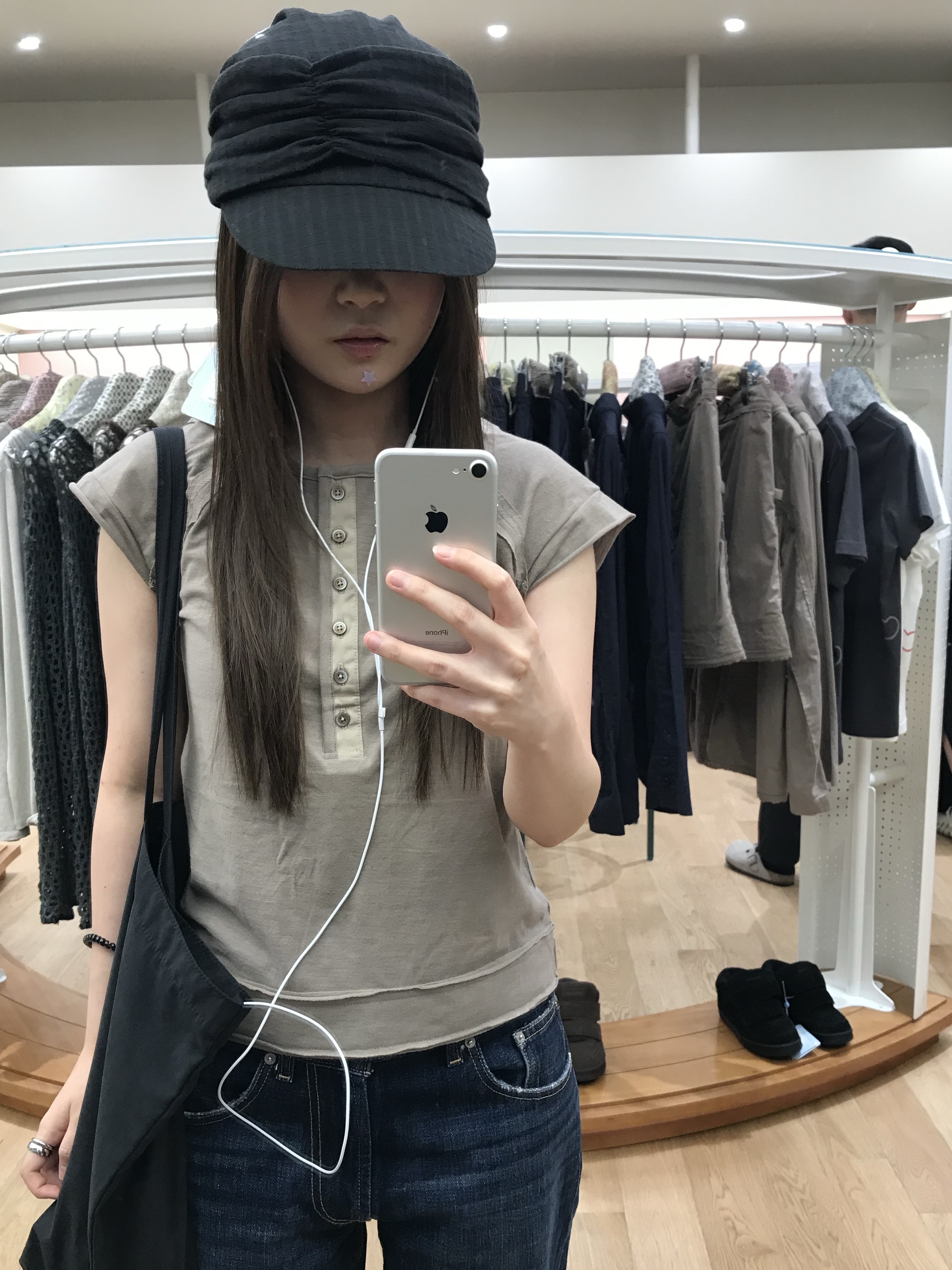 COYSEIO Knot Shirring Cap Black 착용 스타일