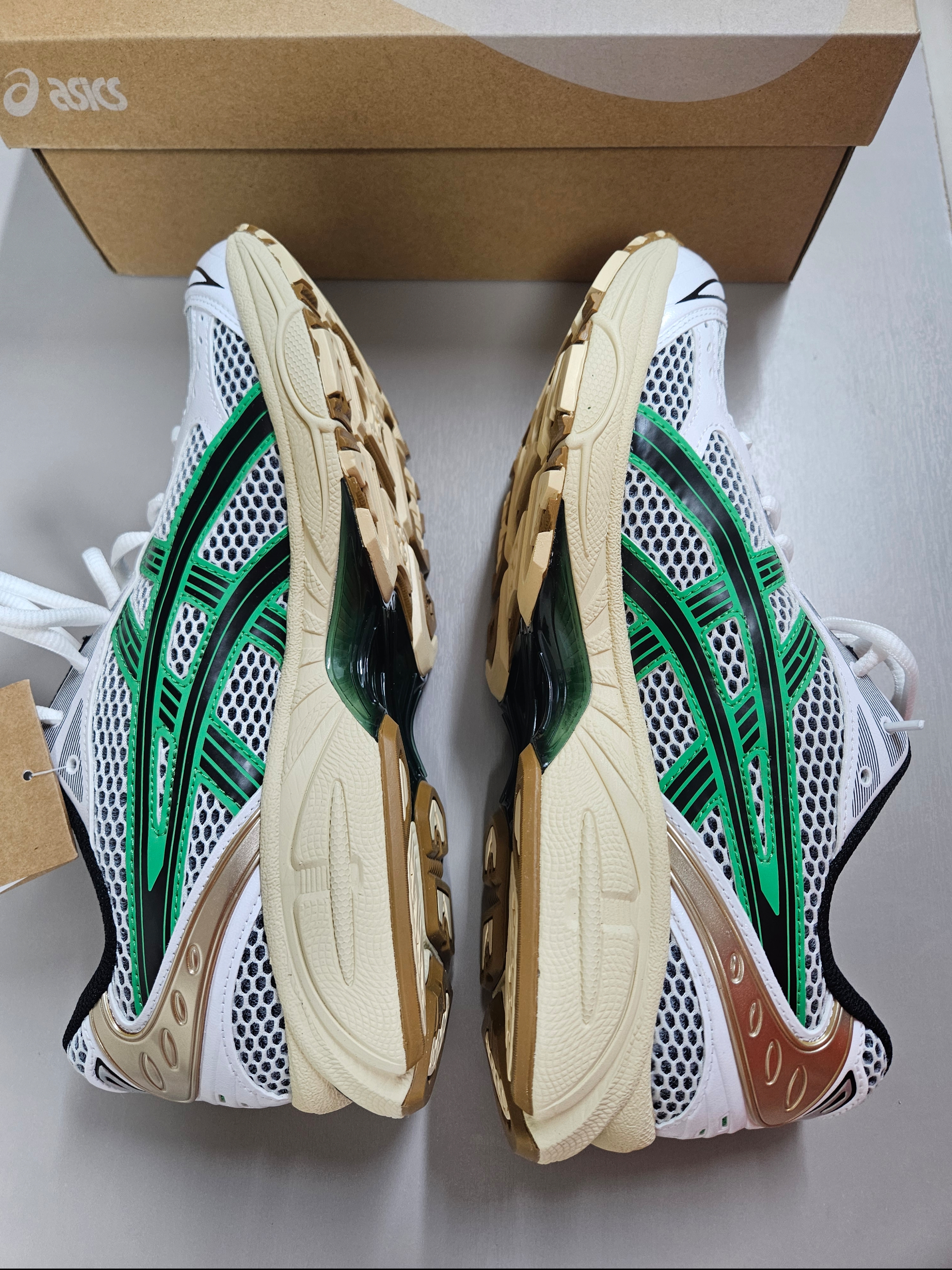 Asics Gel-Kayano 14 White Hinoki Beige 착용 스타일 - 4