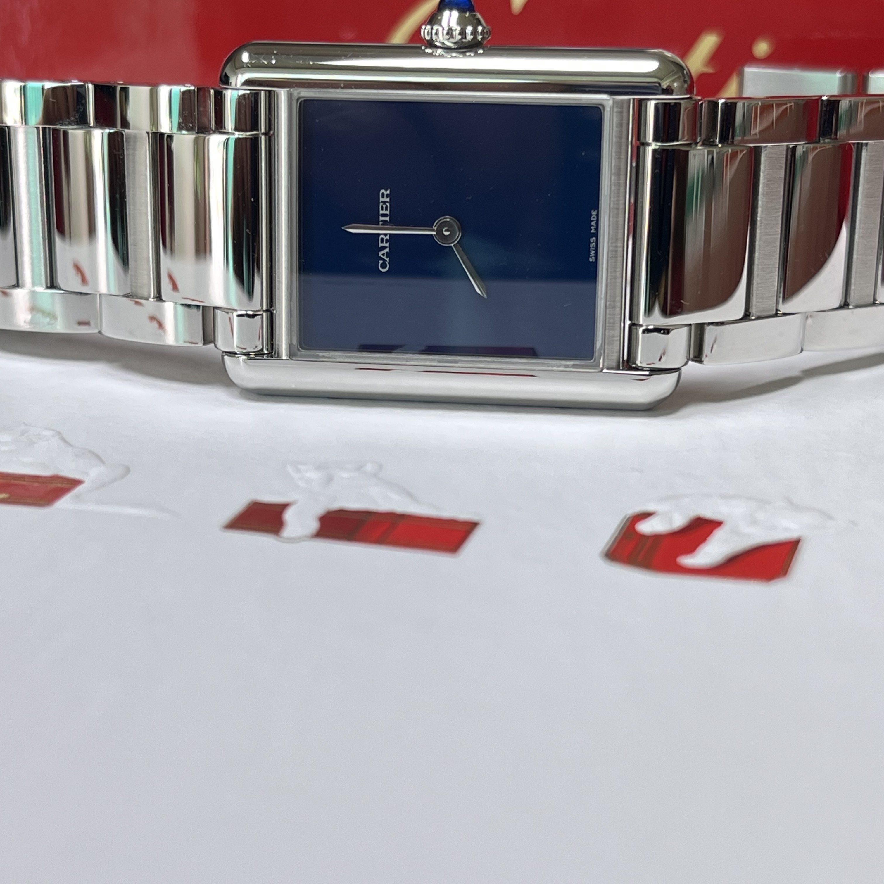 Cartier Tank Must Watch Large Quartz Steel Alligator Skin Blue 착용 스타일 - 4