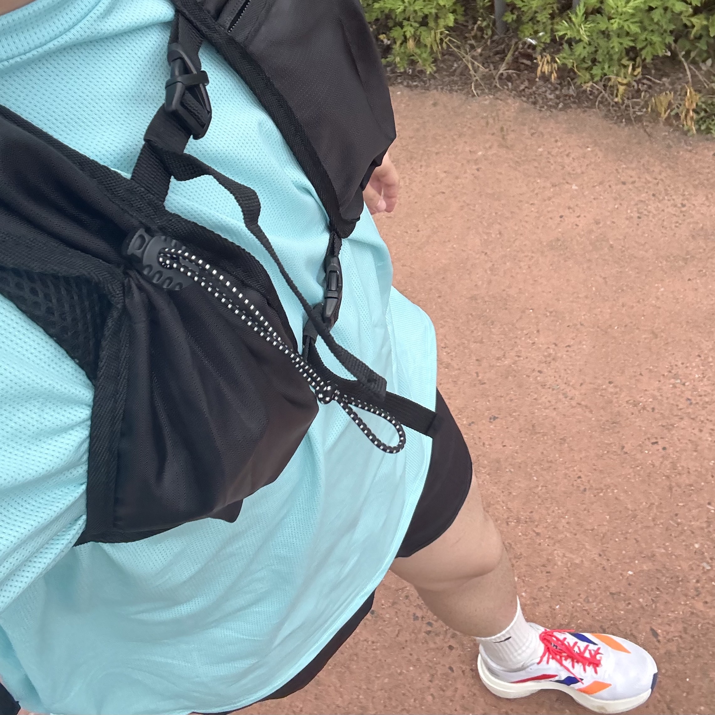DECATHLON Men's Running Short-Sleeved T-Shirt Run Dry Graph 500 Lagoon Blue, Adidas Adizero Evo SL Woven Cloud White Lucid Red 착용 스타일 - 2