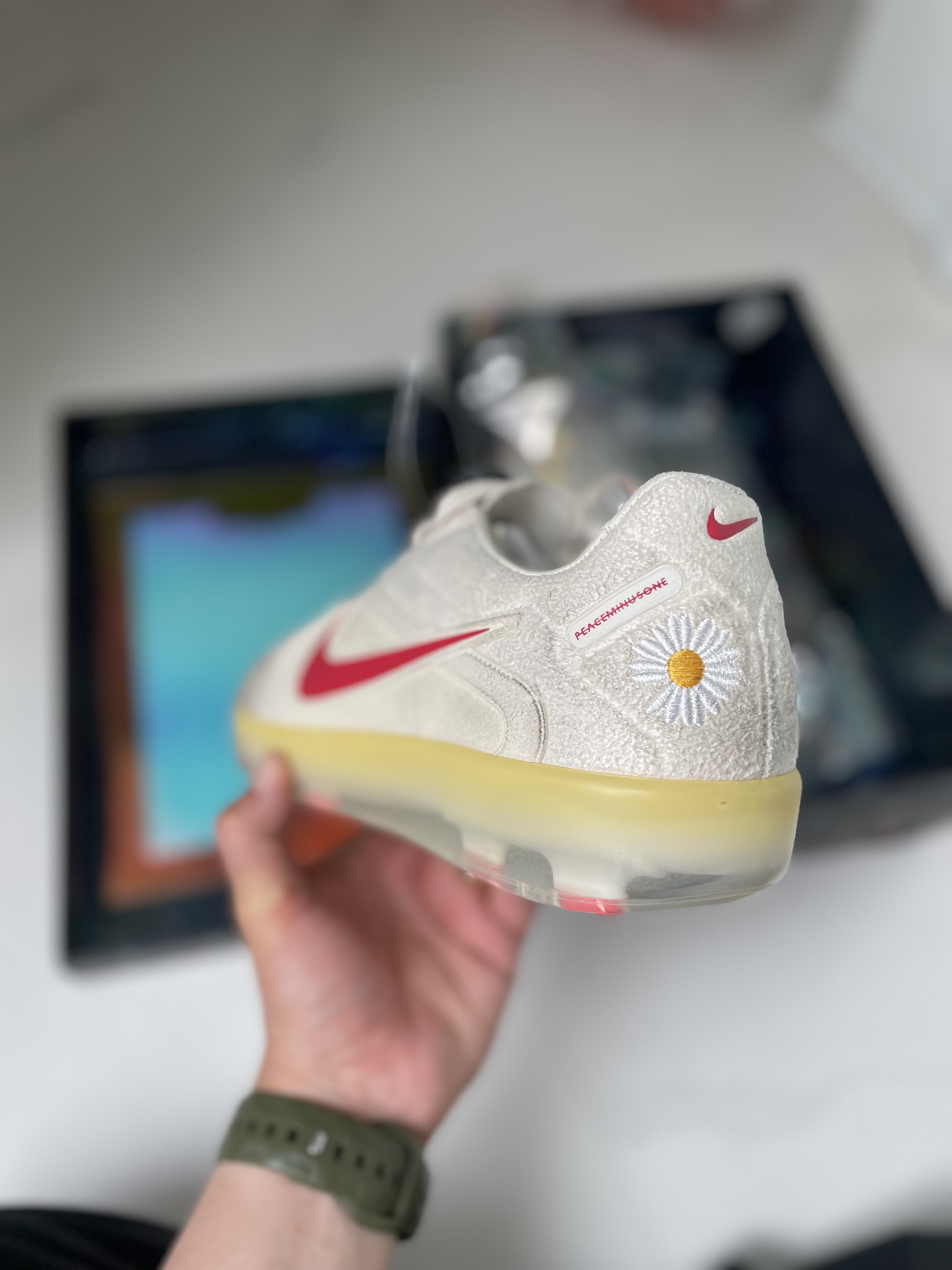 Nike x Peaceminusone Cryoshot CTR360 Natural and University Red 착용 스타일 - 4