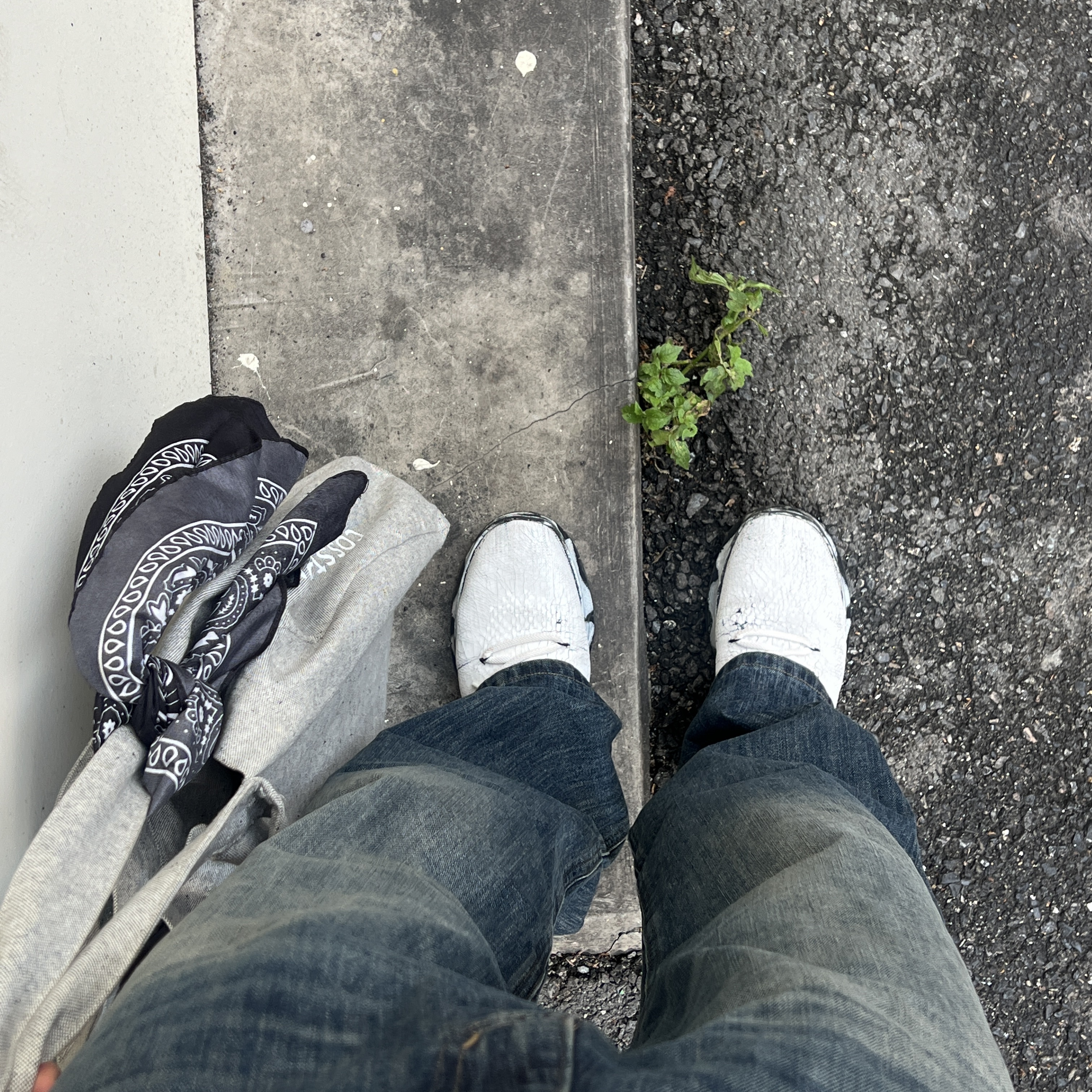 Maison Margiela Security Sneakers White 착용 스타일 - 4