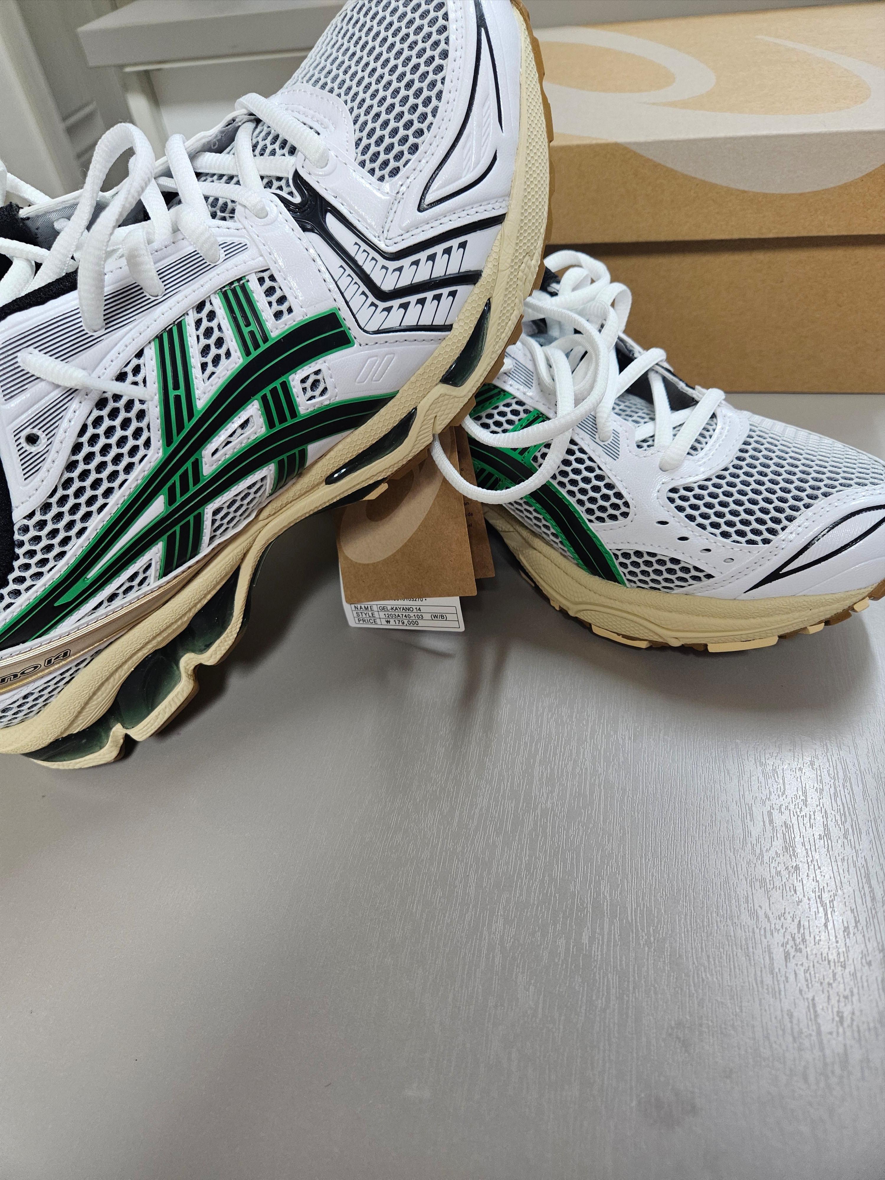 Asics Gel-Kayano 14 White Hinoki Beige 착용 스타일 - 3